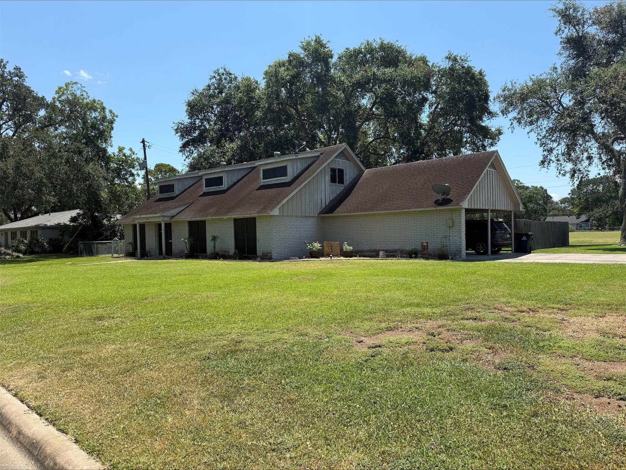 905 Center St, El Campo, TX 77437
