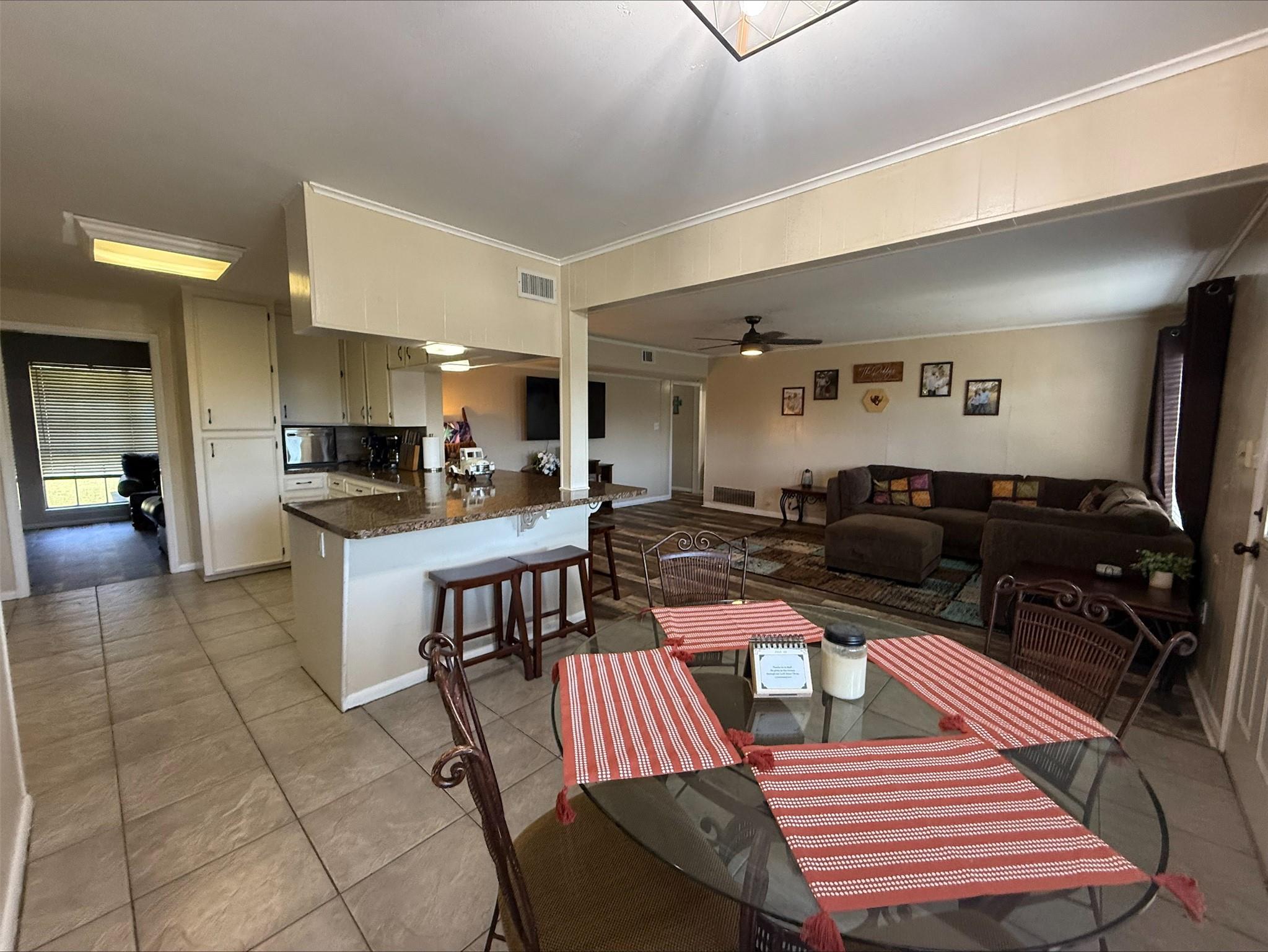 905 Center St, El Campo, TX 77437