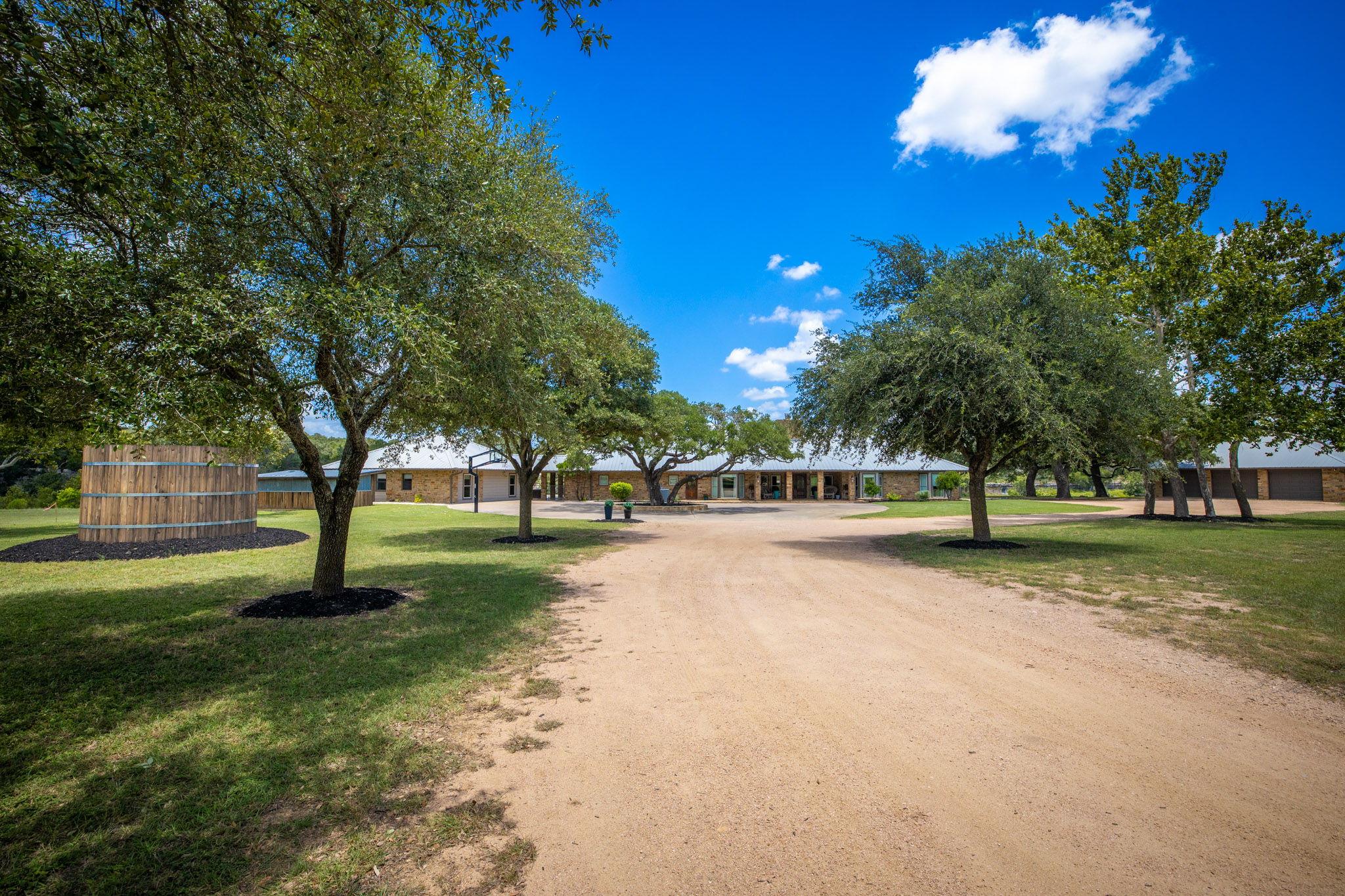 871 Chimney Valley Rd, Blanco, TX 78606