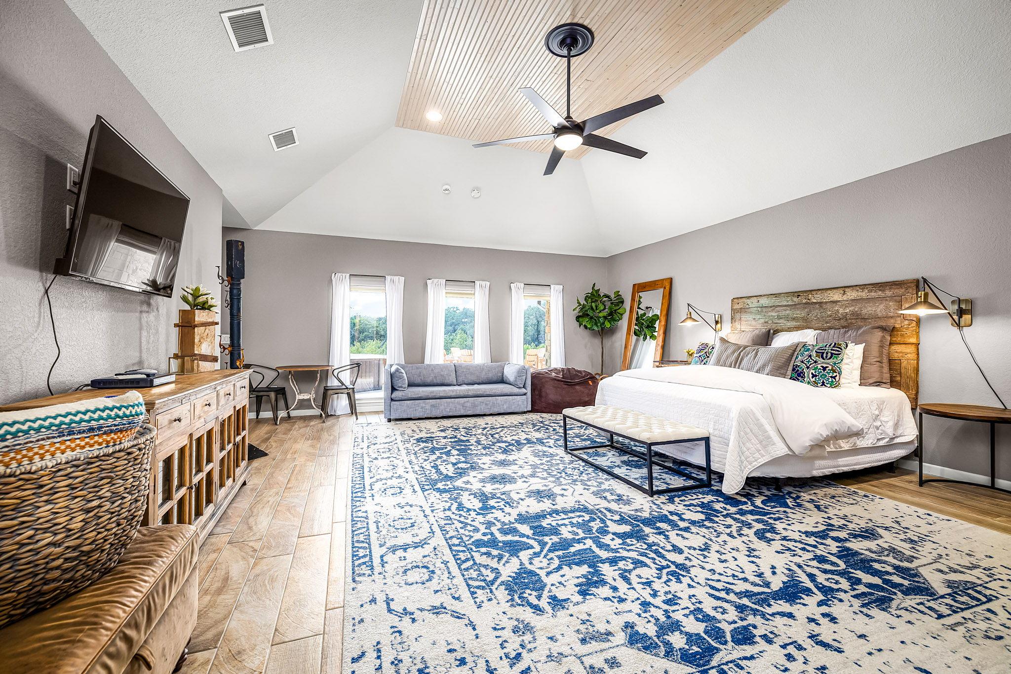 871 Chimney Valley Rd, Blanco, TX 78606