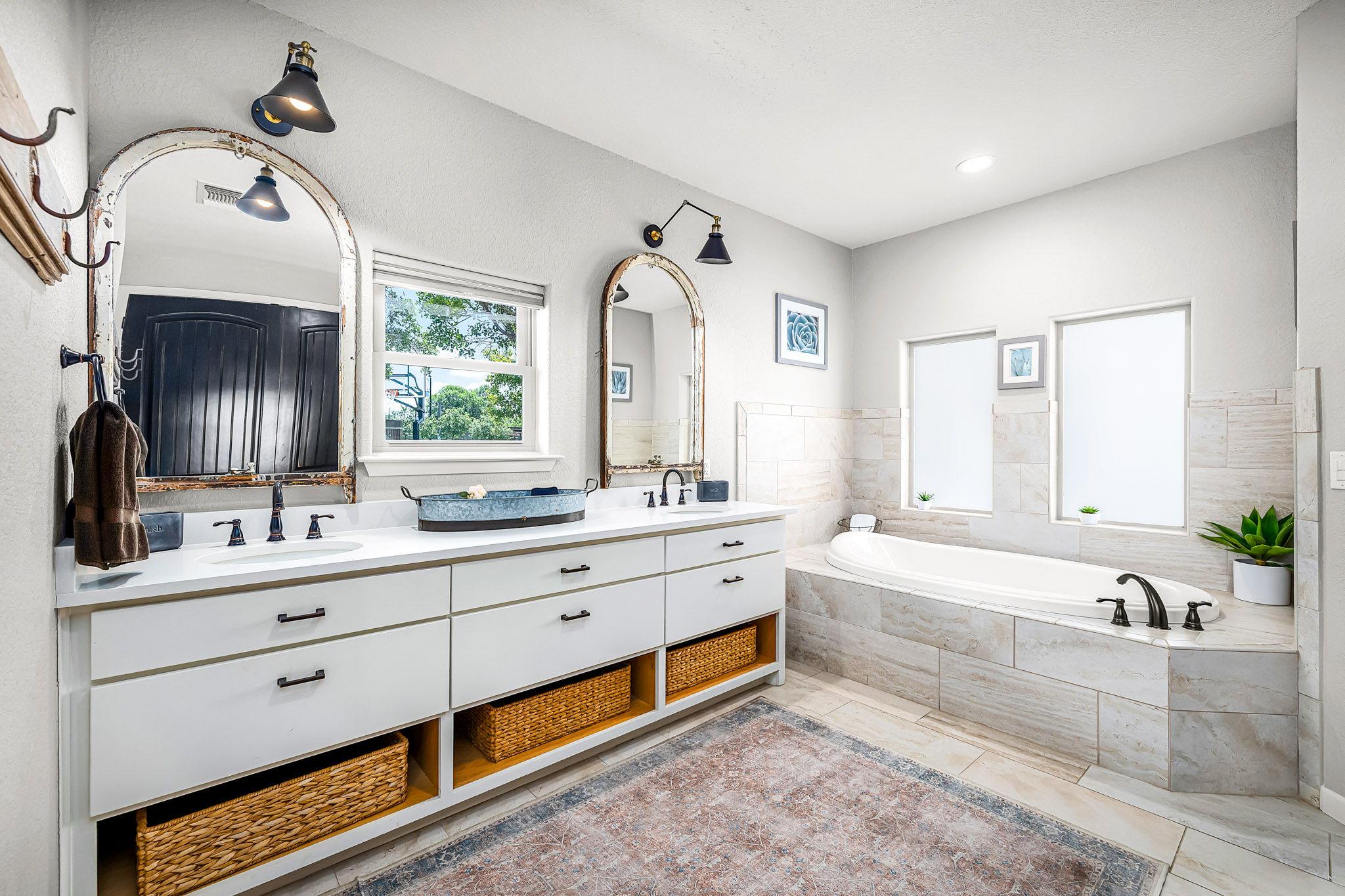 871 Chimney Valley Rd, Blanco, TX 78606