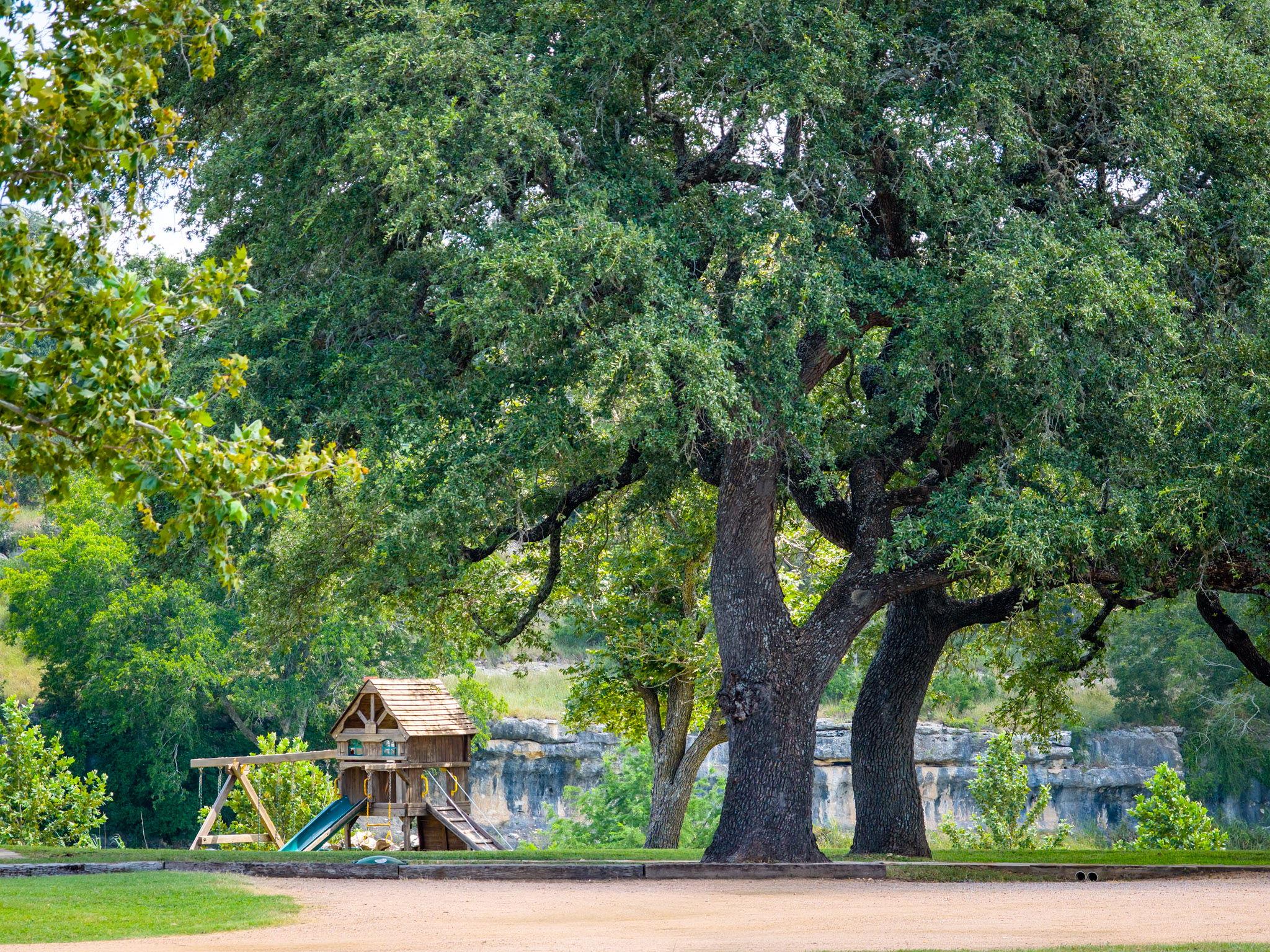 871 Chimney Valley Rd, Blanco, TX 78606