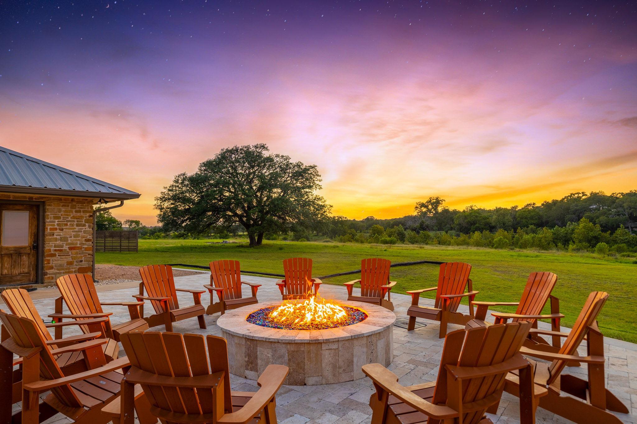 871 Chimney Valley Rd, Blanco, TX 78606