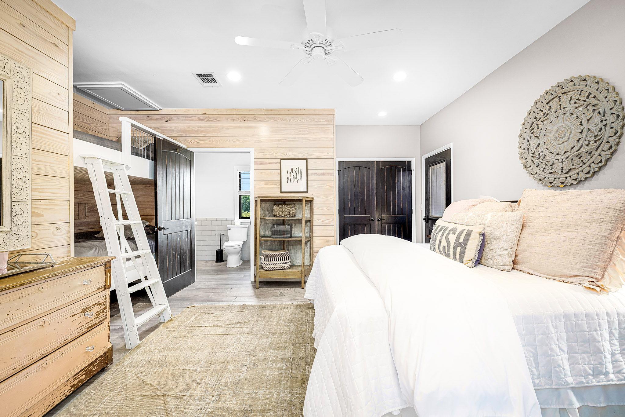 871 Chimney Valley Rd, Blanco, TX 78606