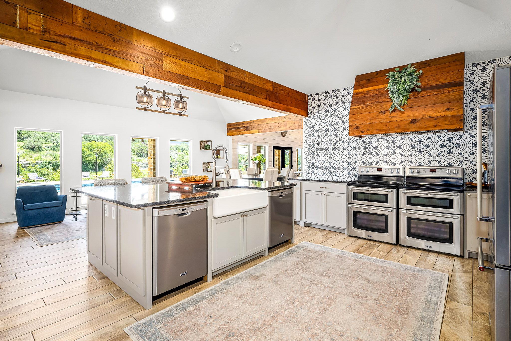 871 Chimney Valley Rd, Blanco, TX 78606