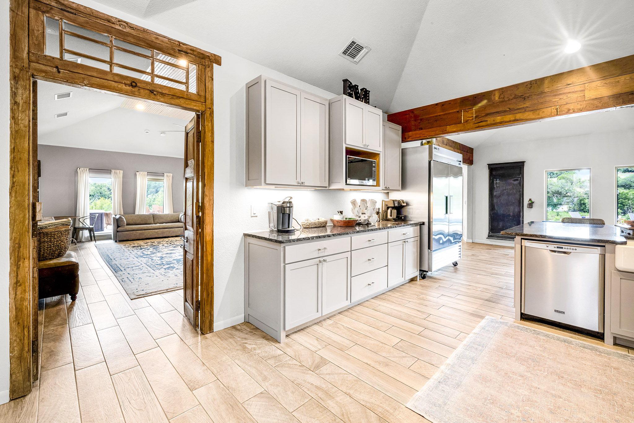 871 Chimney Valley Rd, Blanco, TX 78606