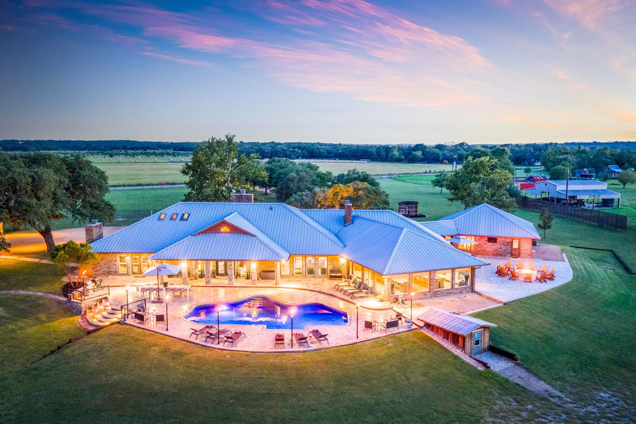 871 Chimney Valley Rd, Blanco, TX 78606