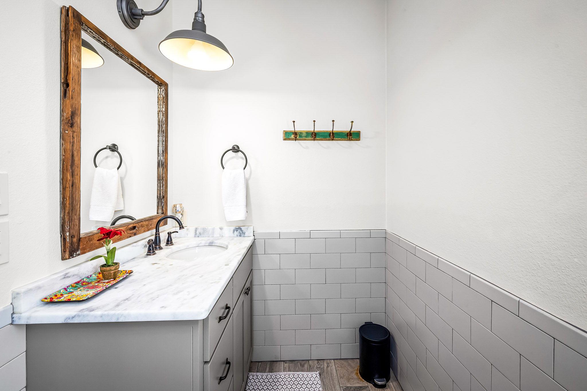 871 Chimney Valley Rd, Blanco, TX 78606