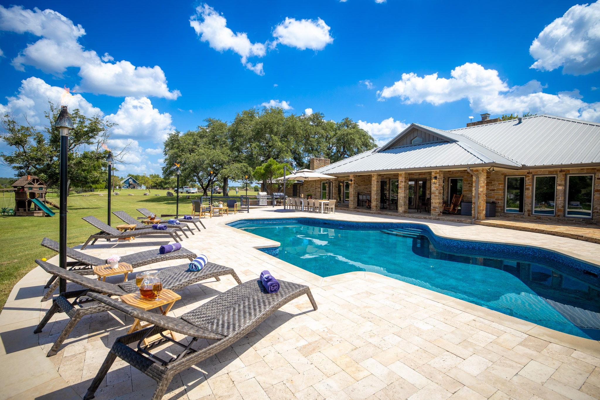 871 Chimney Valley Rd, Blanco, TX 78606