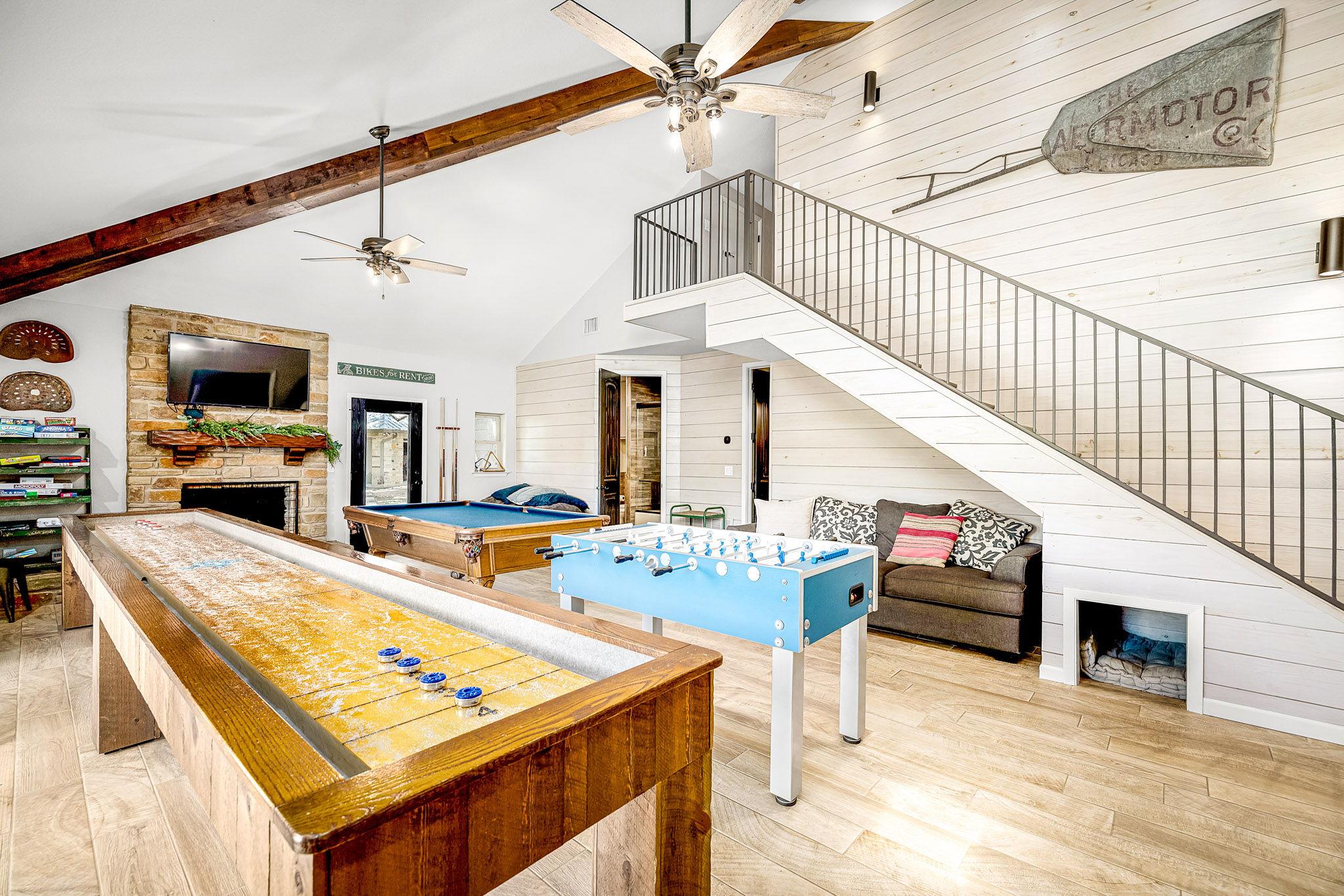 871 Chimney Valley Rd, Blanco, TX 78606