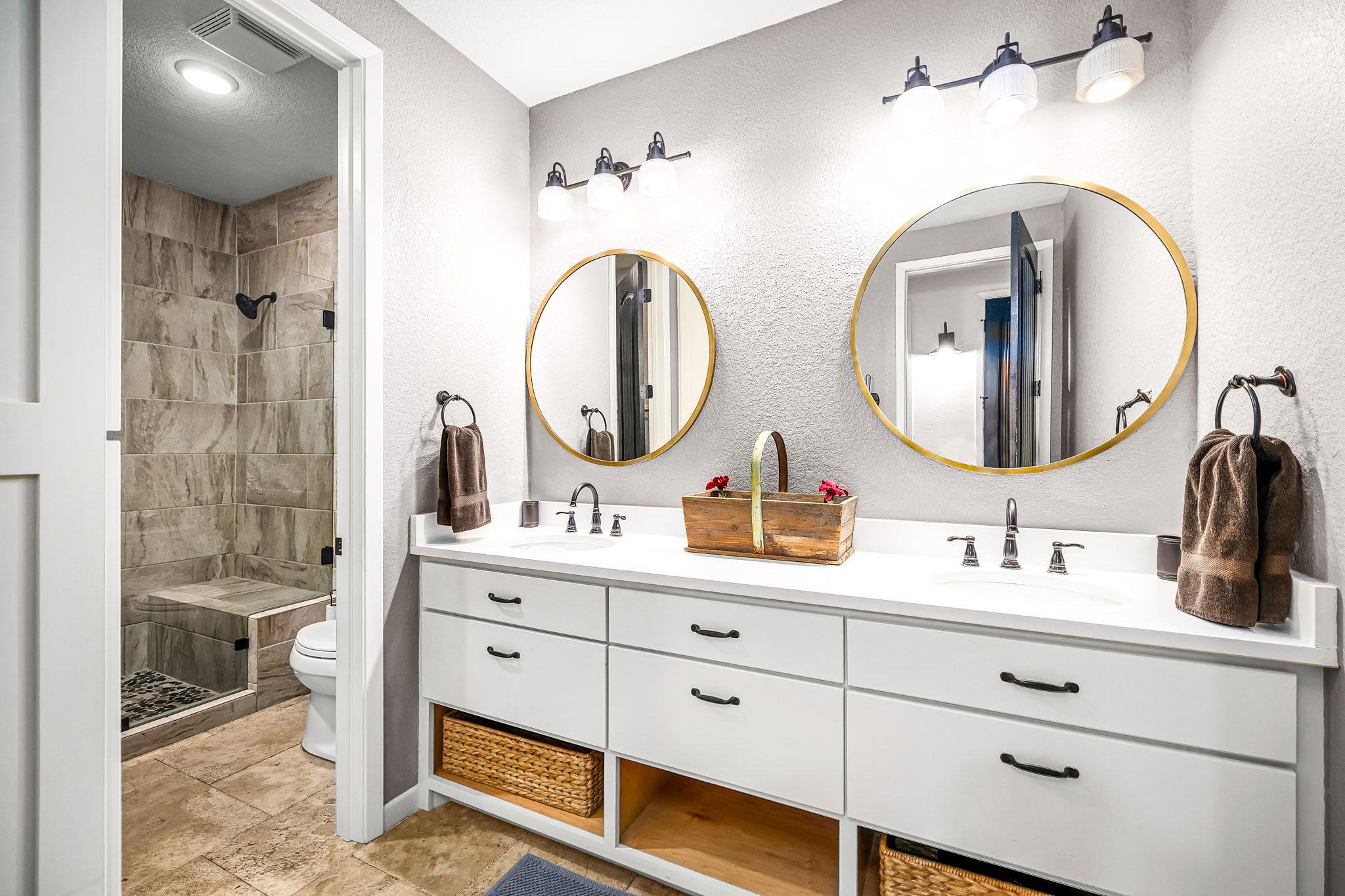 871 Chimney Valley Rd, Blanco, TX 78606