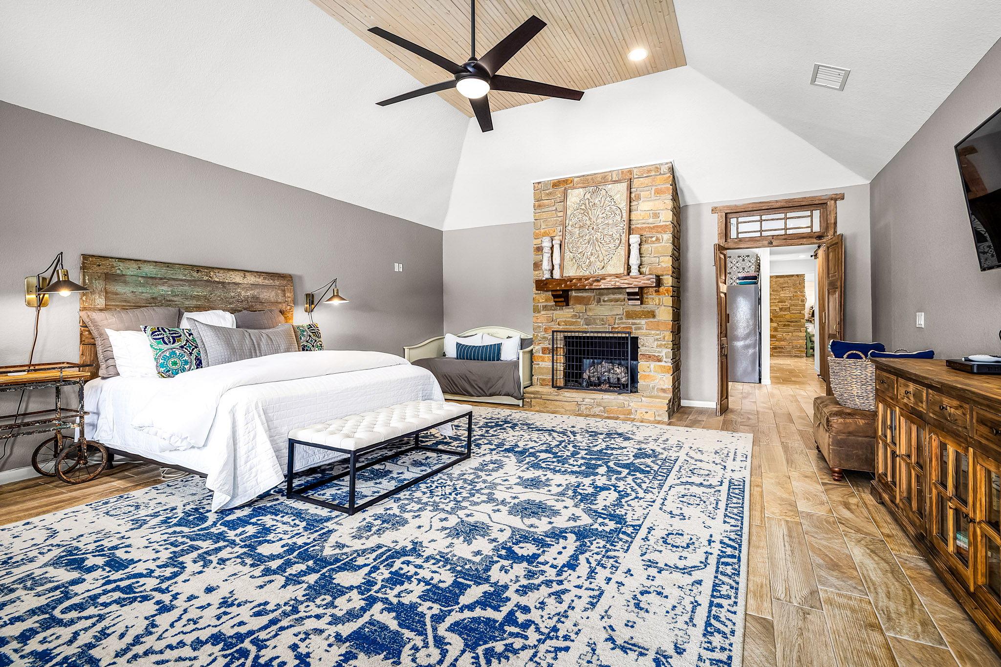 871 Chimney Valley Rd, Blanco, TX 78606