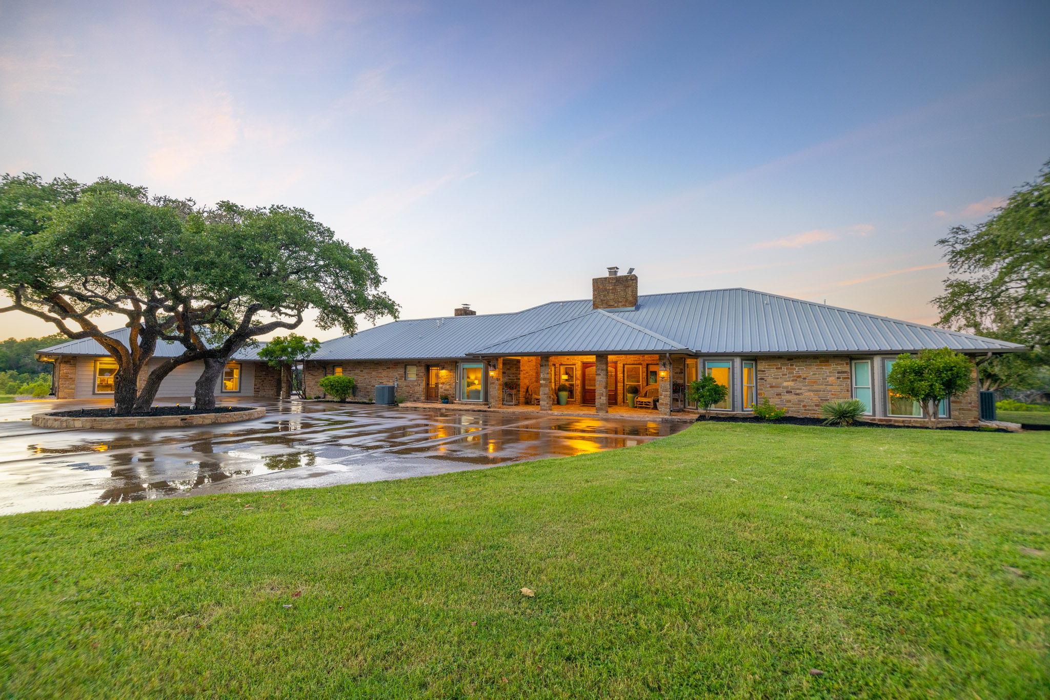 871 Chimney Valley Rd, Blanco, TX 78606