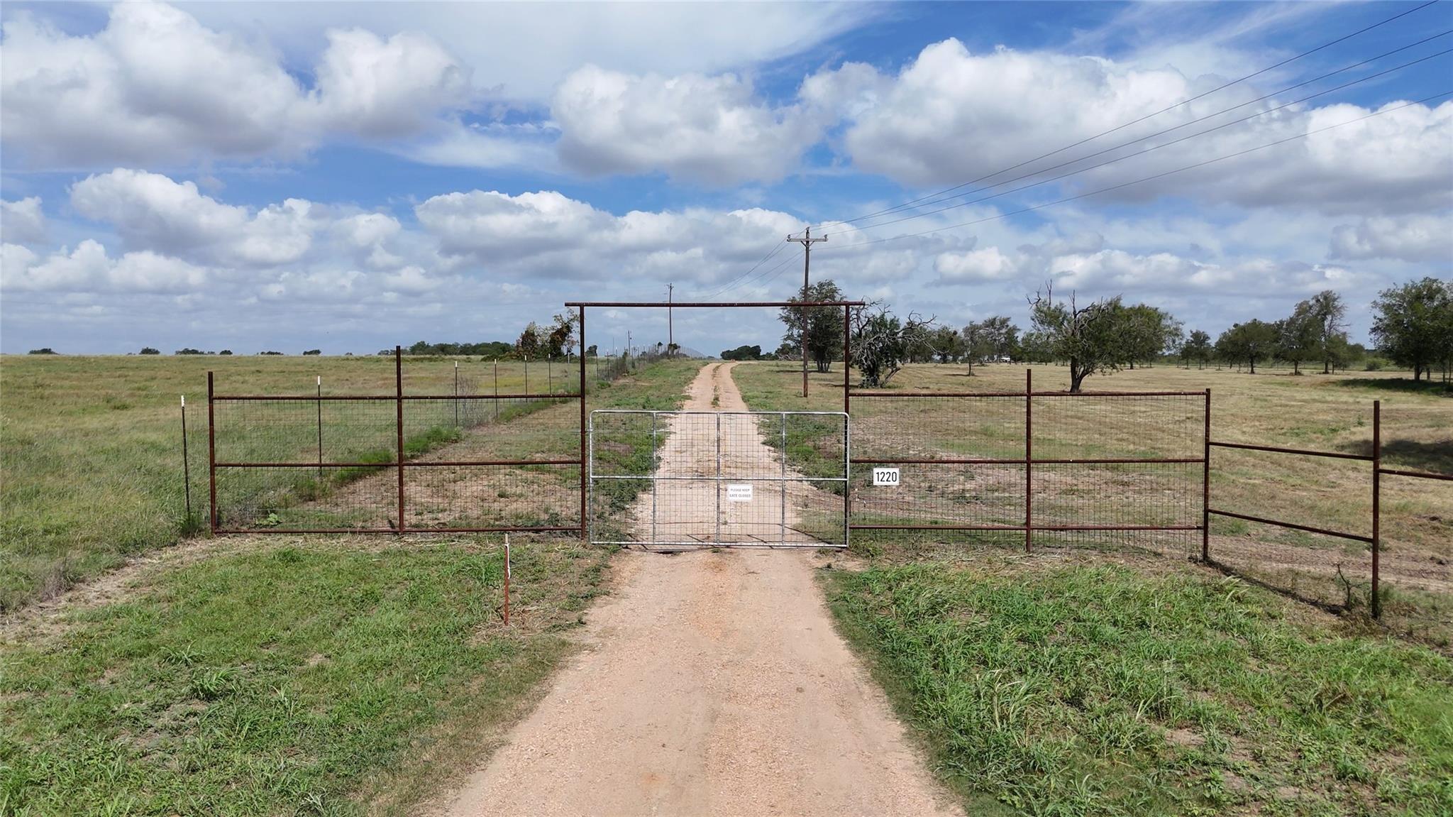 000 Watterson Rd, Red Rock, TX 78662