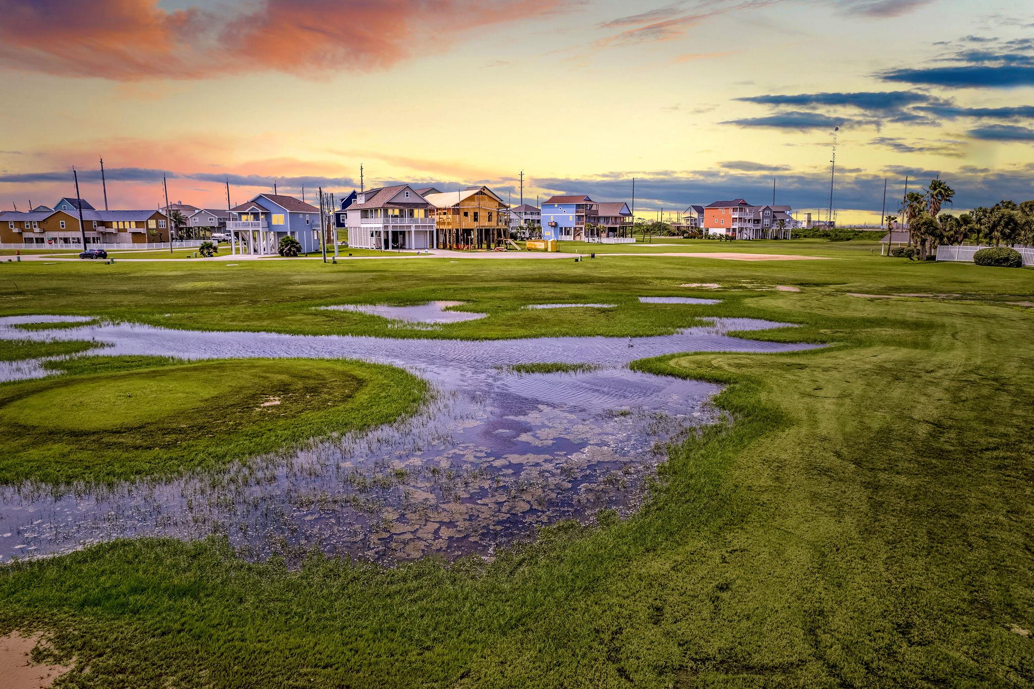 3807 Carmel Ct, Galveston, TX 77554