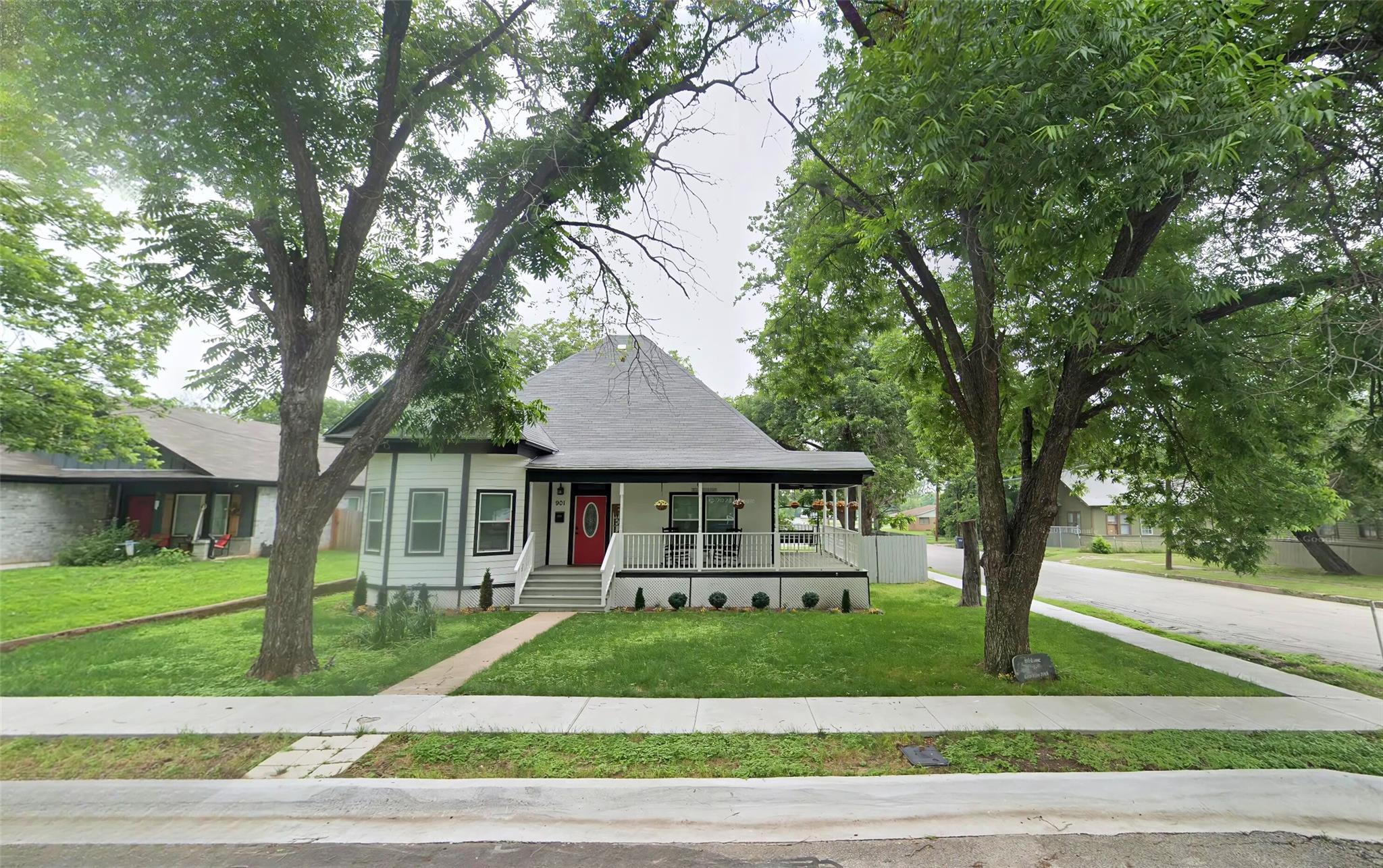 901 N 10th St, Waco, TX 76707