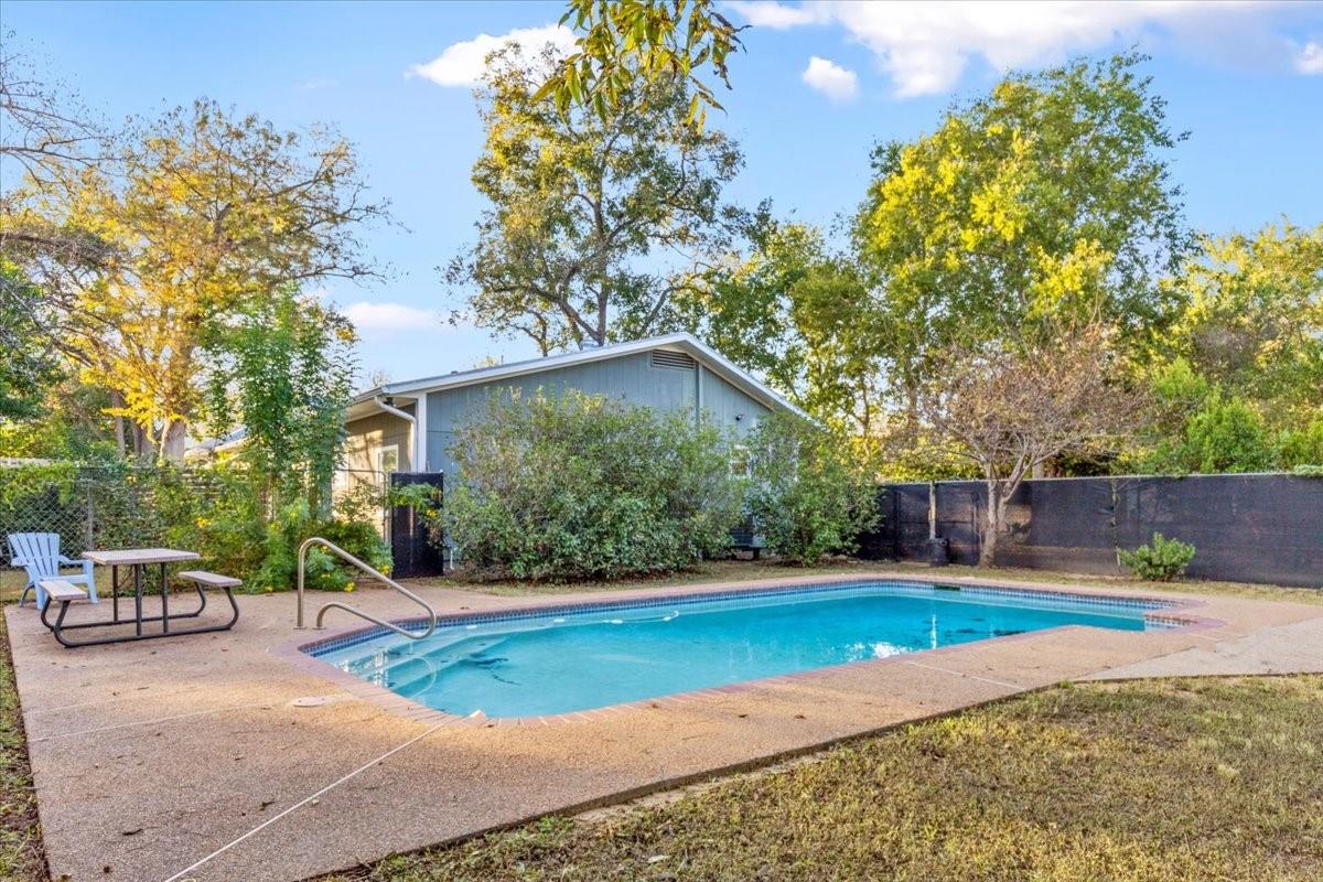 1809 Main St, Bastrop, TX 78602