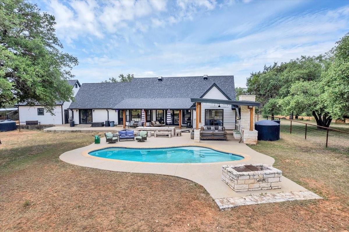 404 County Road 421, Spicewood, TX 78669
