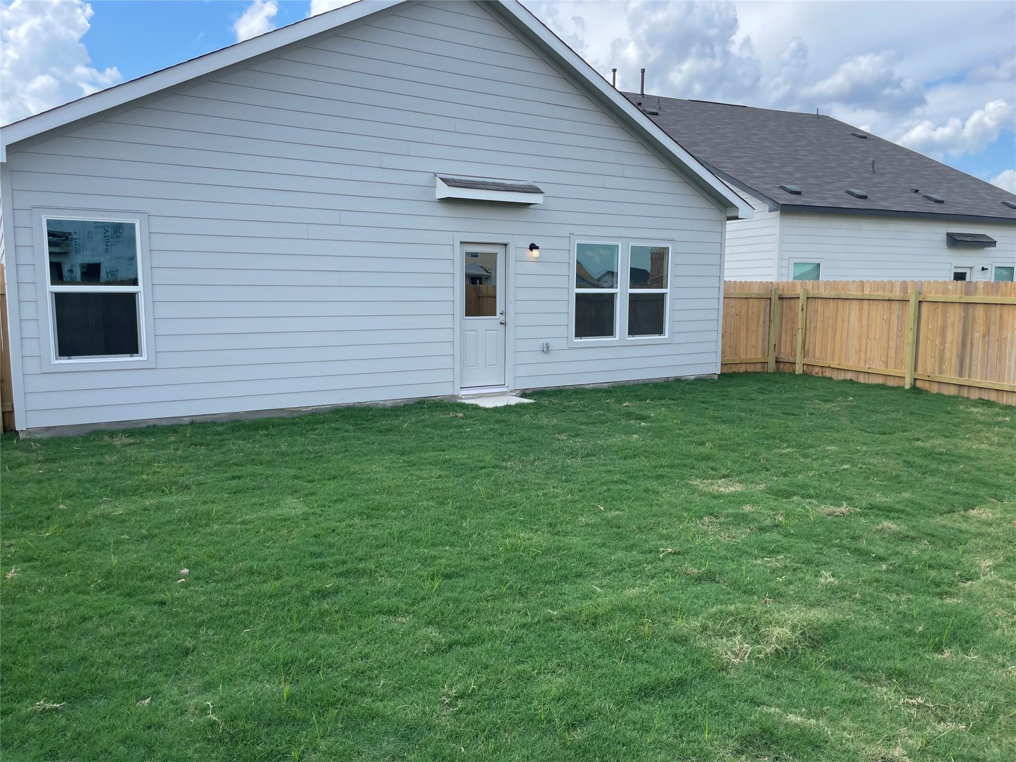 428 Halfmoon Dr, Lockhart, TX 78644