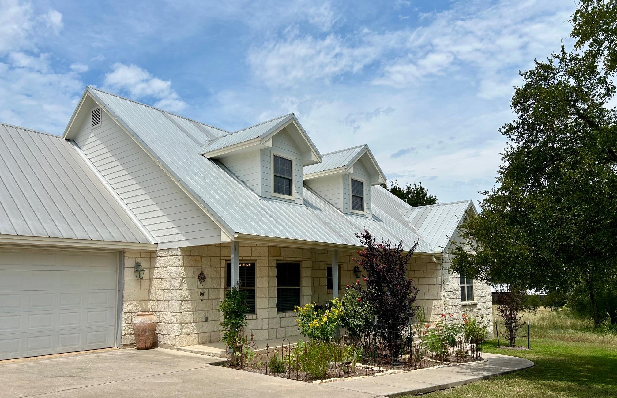 141 Chaumont St, Kingsland, TX 78639