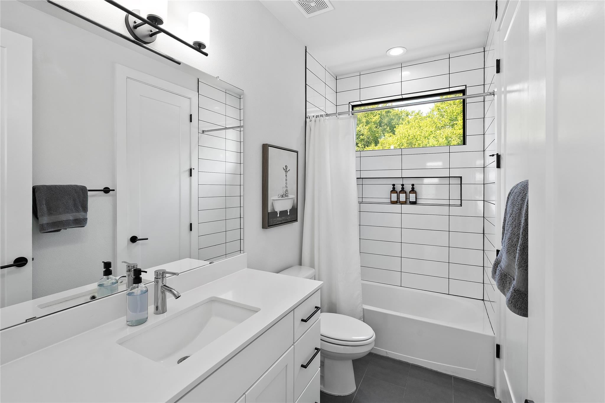 2715 E 3rd St # 1, Austin, TX 78702