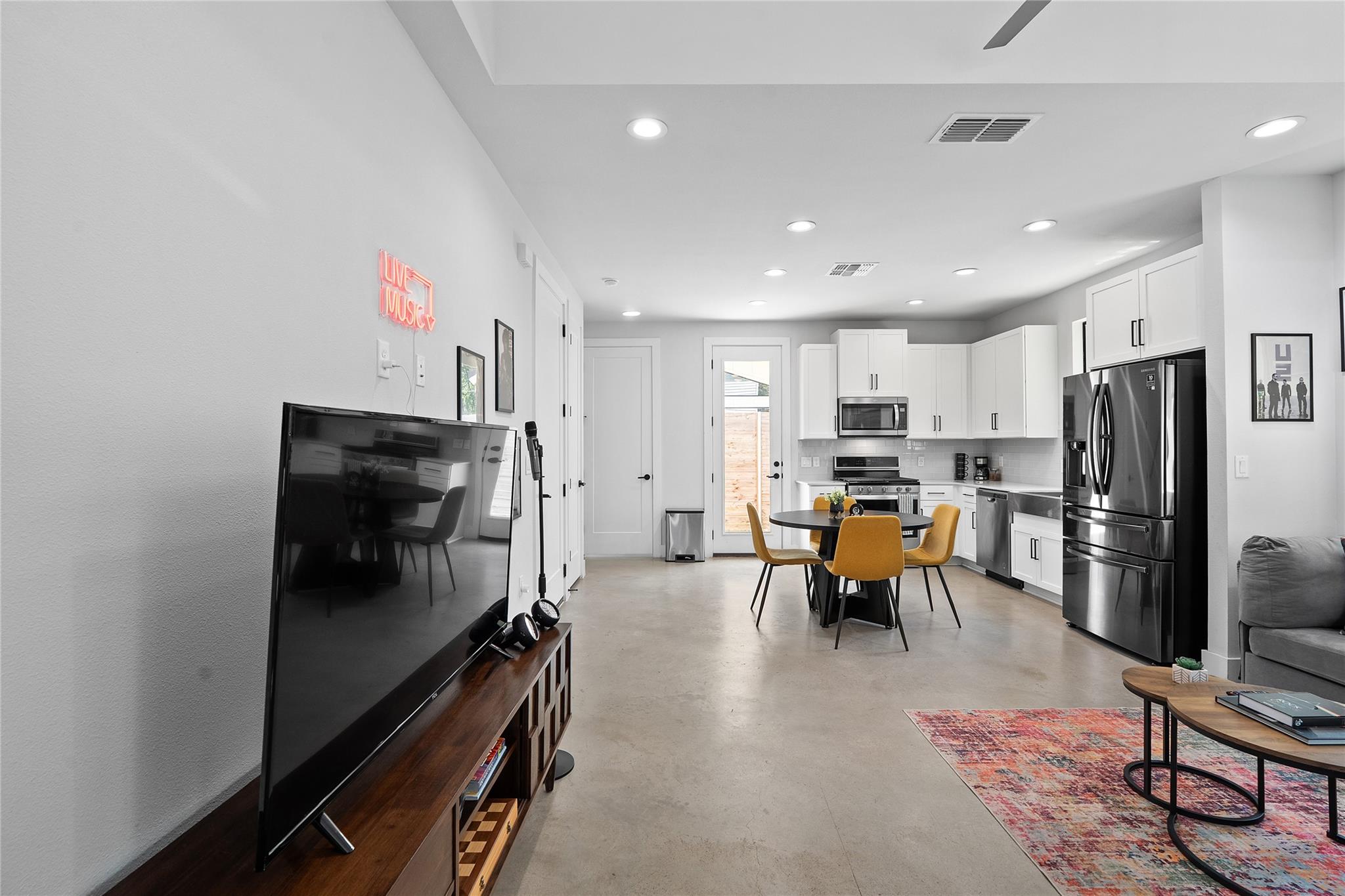 2715 E 3rd St # 1, Austin, TX 78702