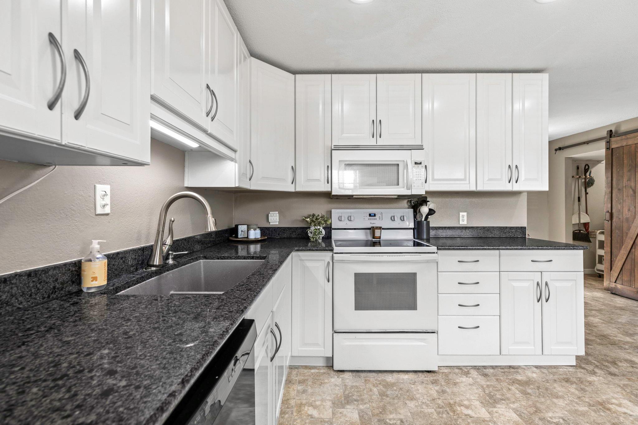 11004 Elm St, Jonestown, TX 78645