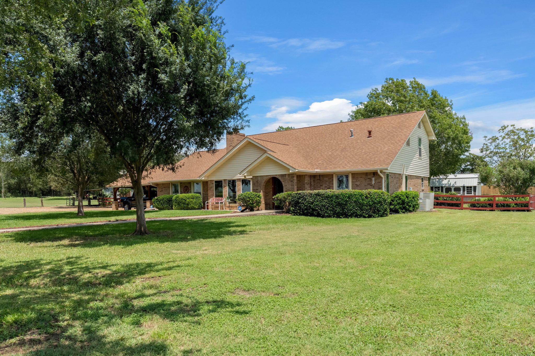 275 Saegert Rd, Paige, TX 78659