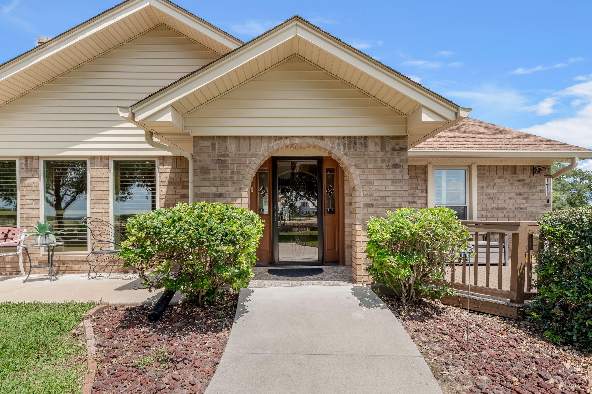 275 Saegert Rd, Paige, TX 78659