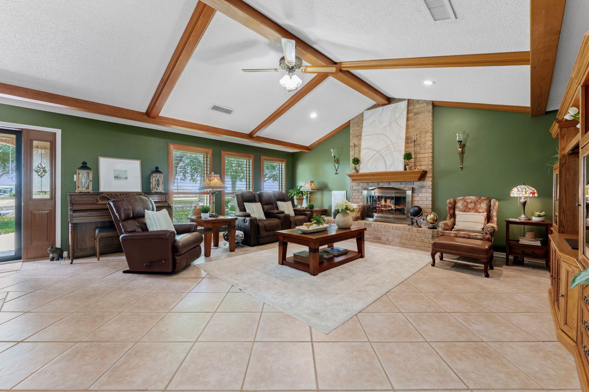 275 Saegert Rd, Paige, TX 78659