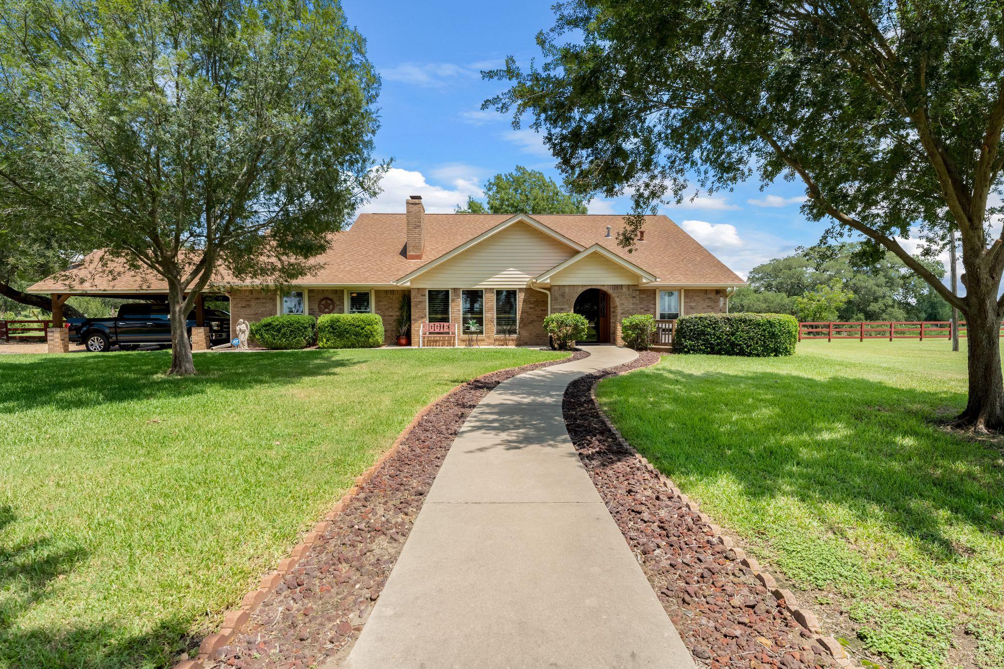 275 Saegert Rd, Paige, TX 78659