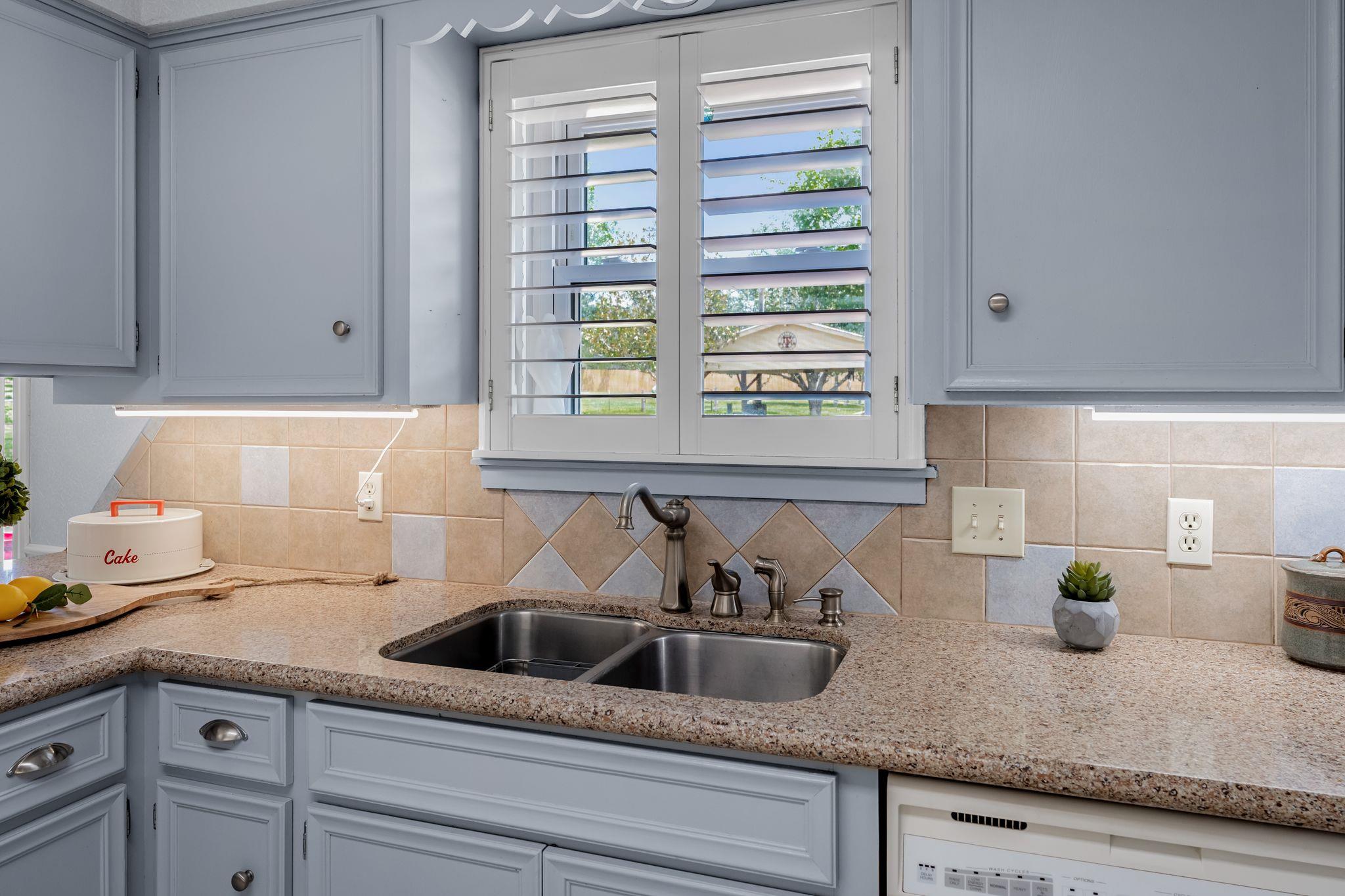 275 Saegert Rd, Paige, TX 78659