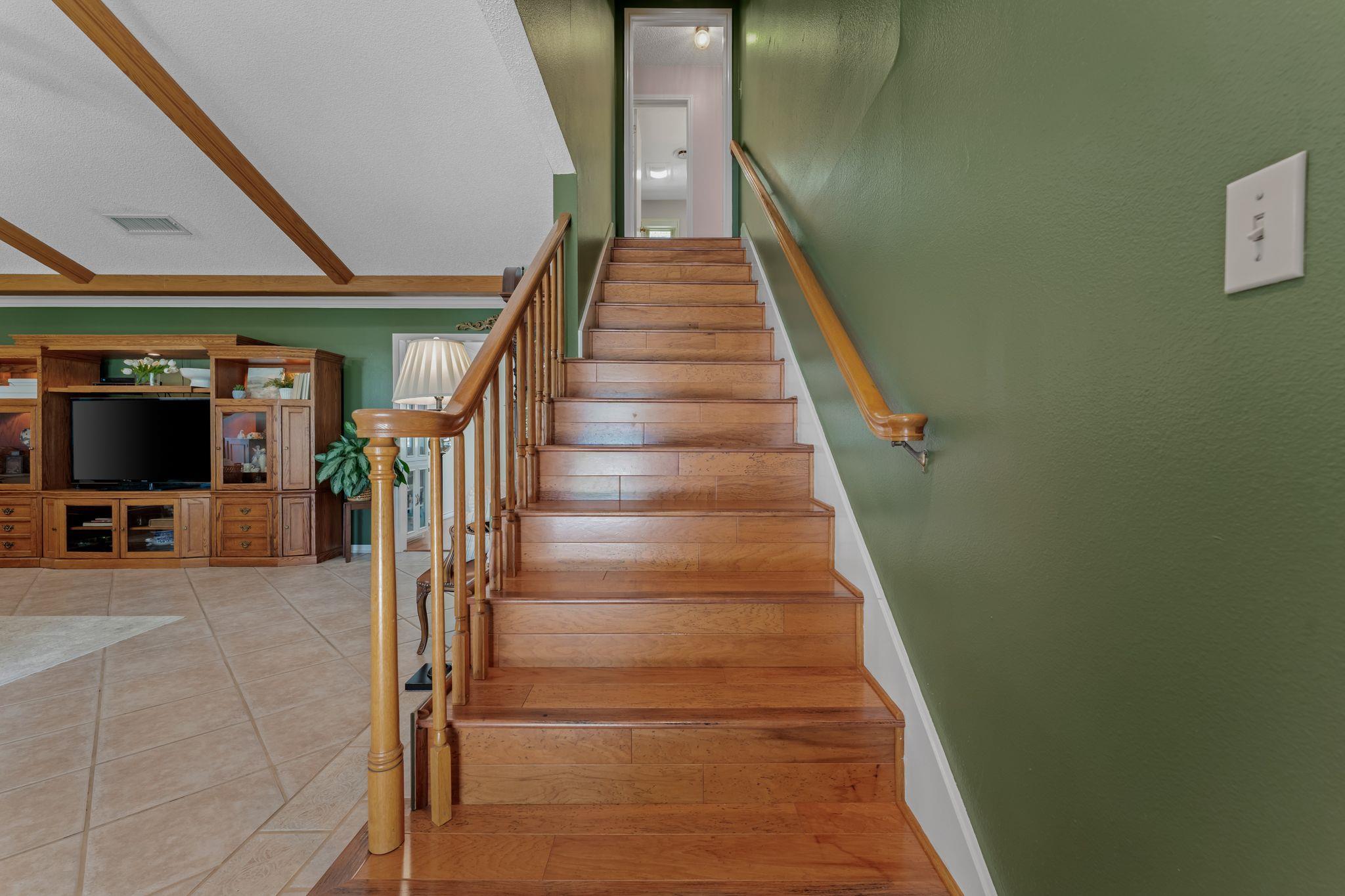 275 Saegert Rd, Paige, TX 78659