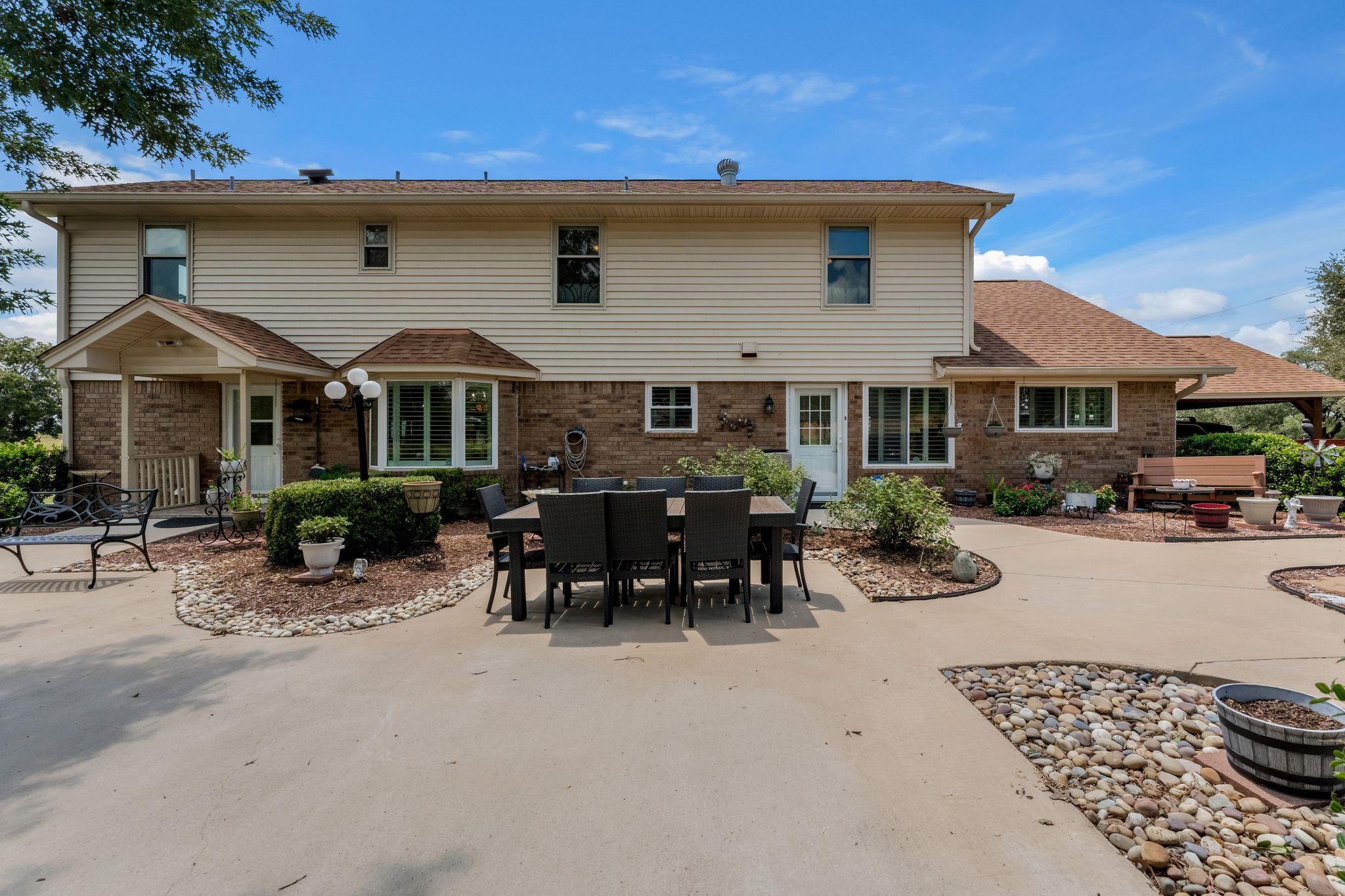 275 Saegert Rd, Paige, TX 78659