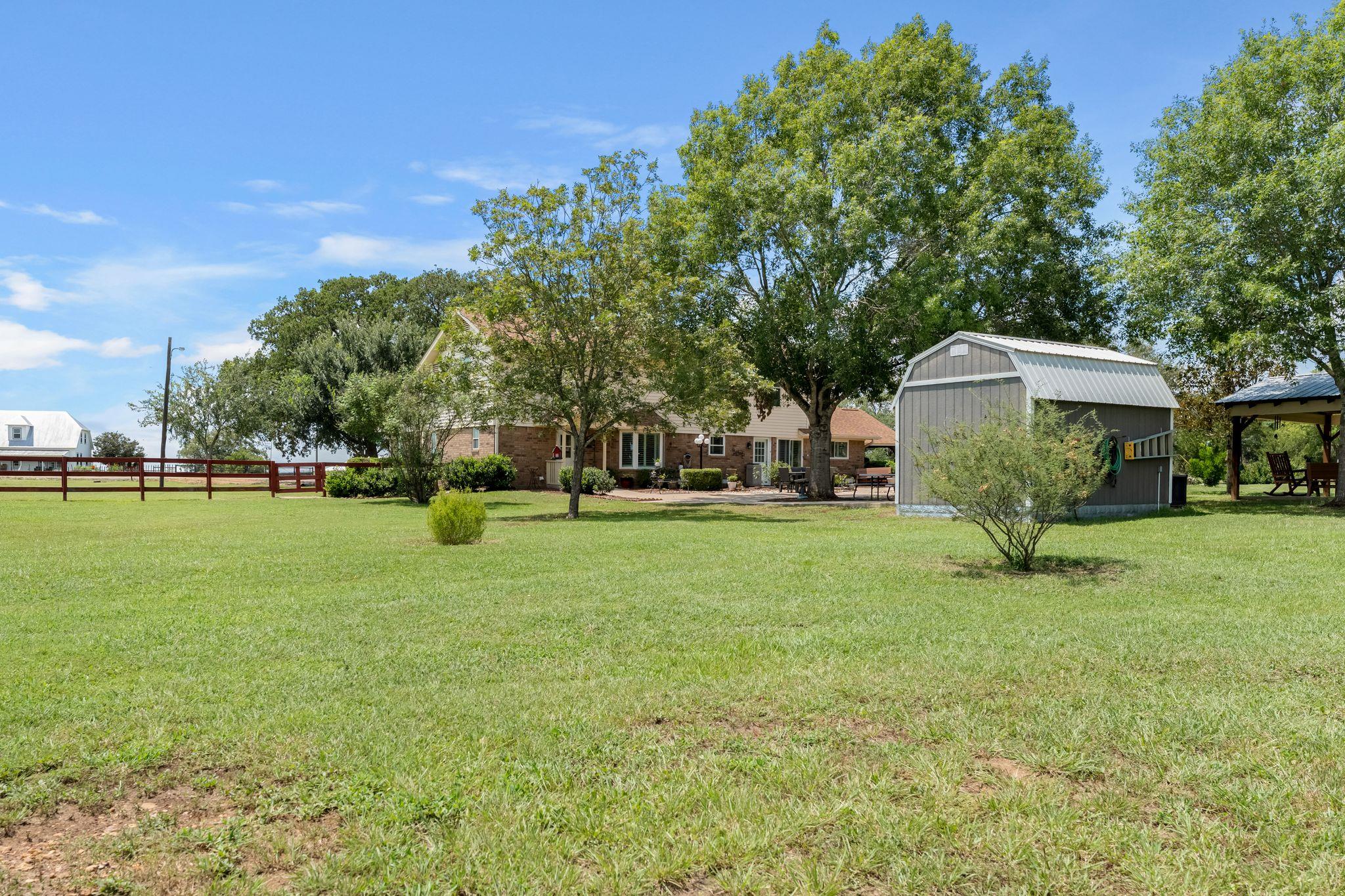 275 Saegert Rd, Paige, TX 78659