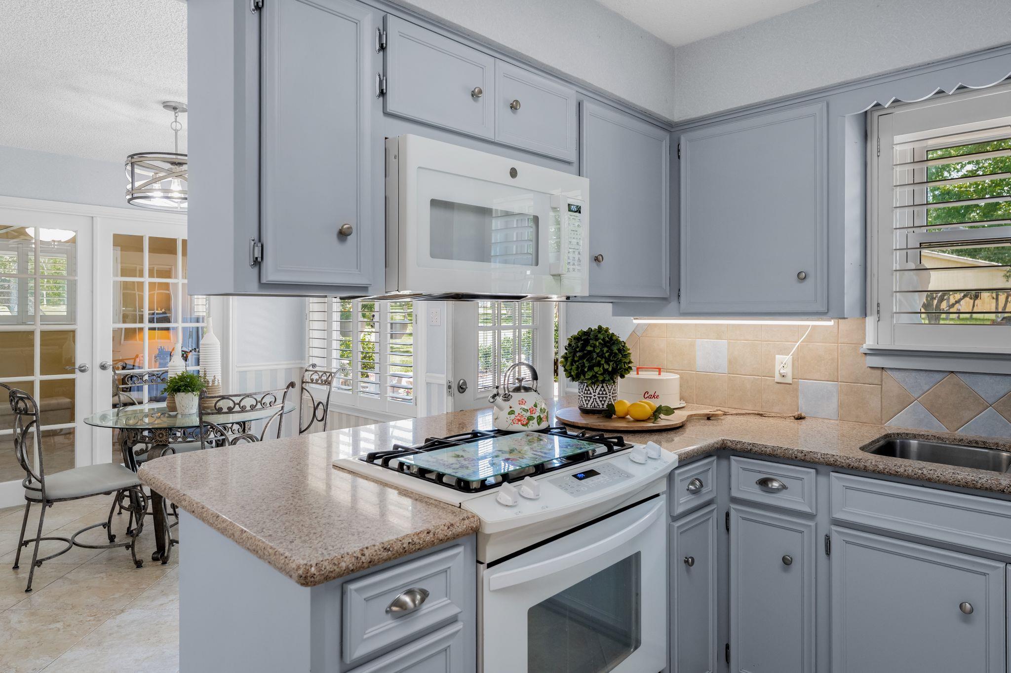 275 Saegert Rd, Paige, TX 78659