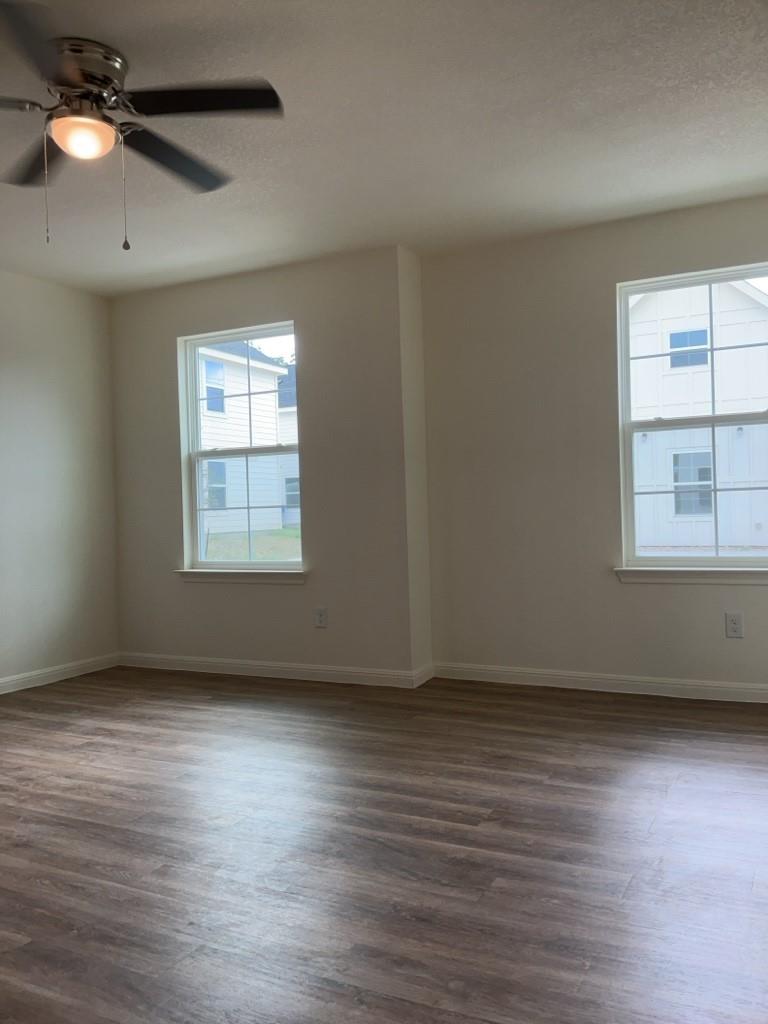 2002 W 2nd St # 1400, Taylor, TX 76574