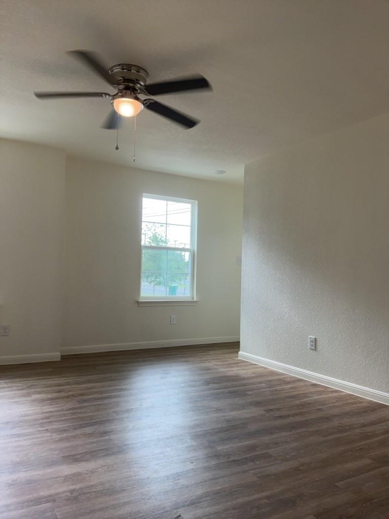 2002 W 2nd St # 1400, Taylor, TX 76574