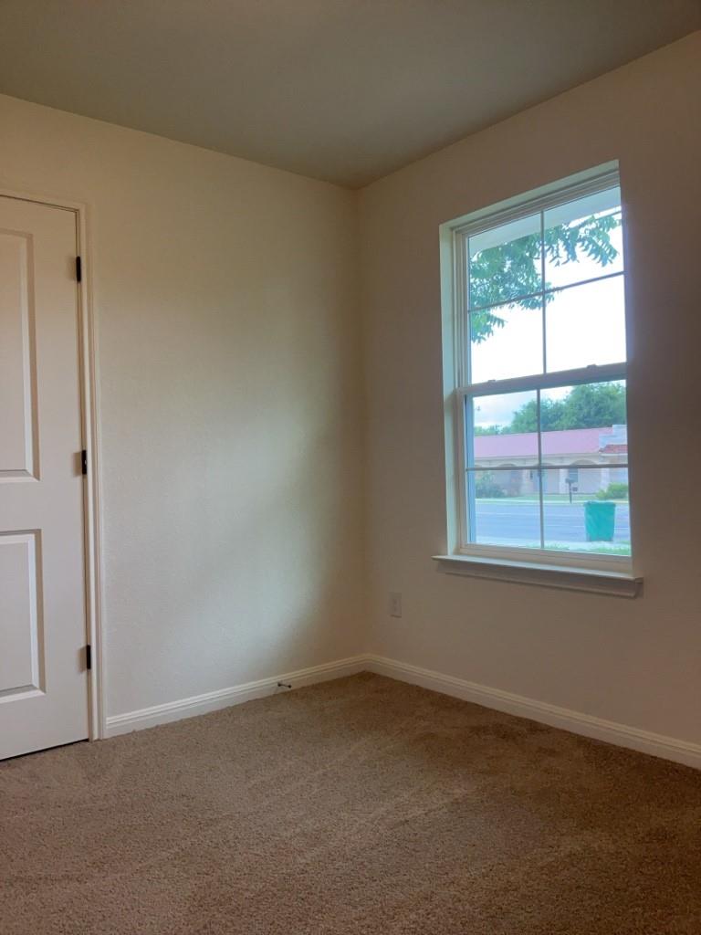 2002 W 2nd St # 1400, Taylor, TX 76574