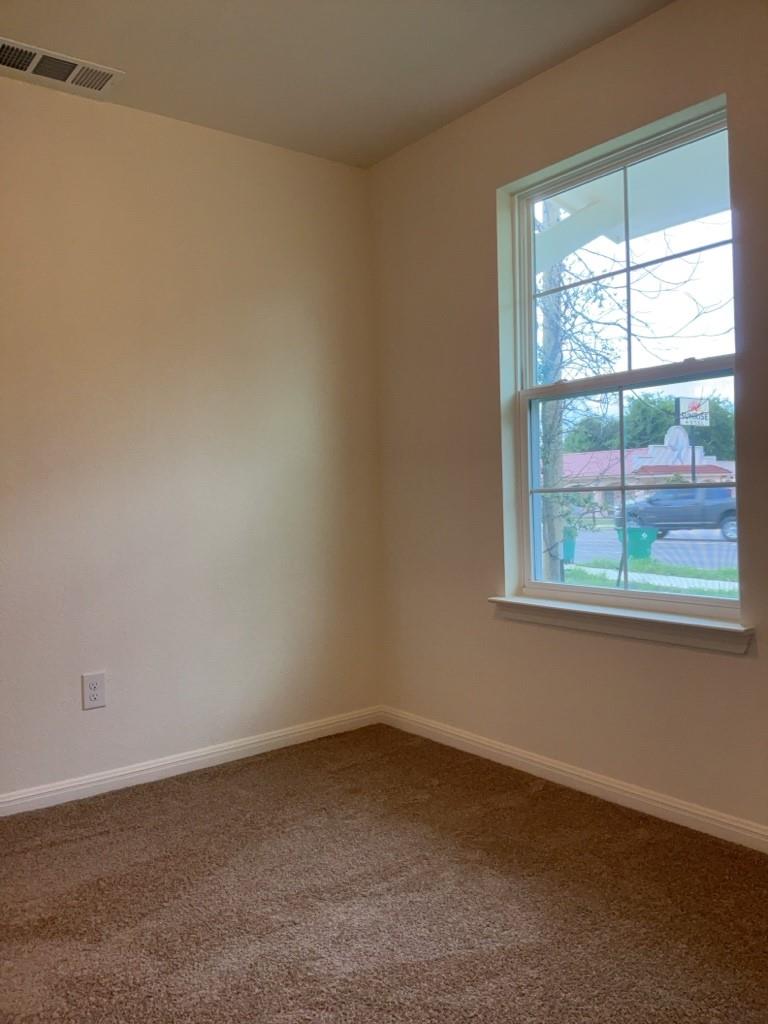 2002 W 2nd St # 1400, Taylor, TX 76574