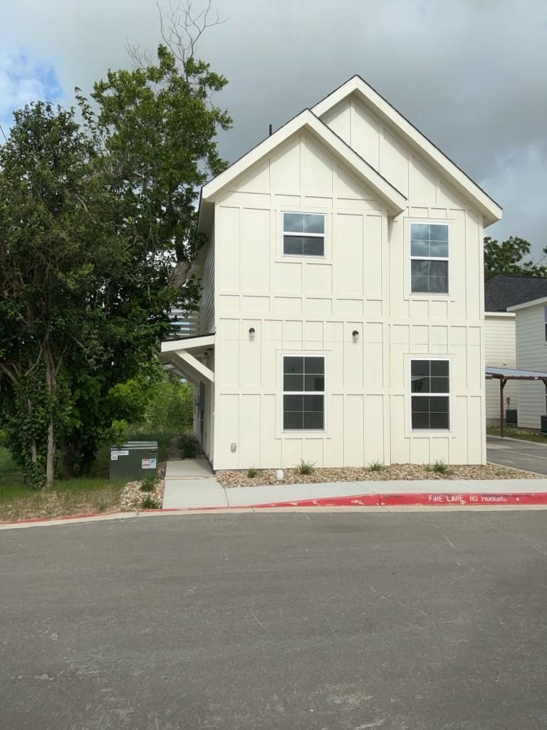 2002 W 2nd St # 1400, Taylor, TX 76574