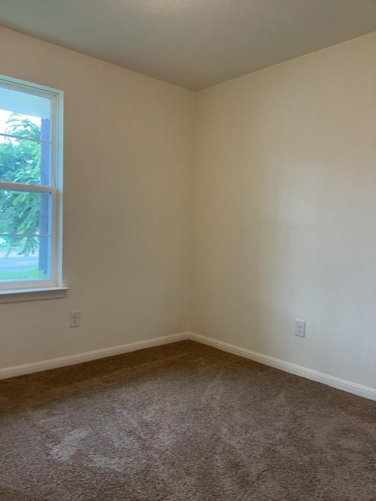 2002 W 2nd St # 1400, Taylor, TX 76574