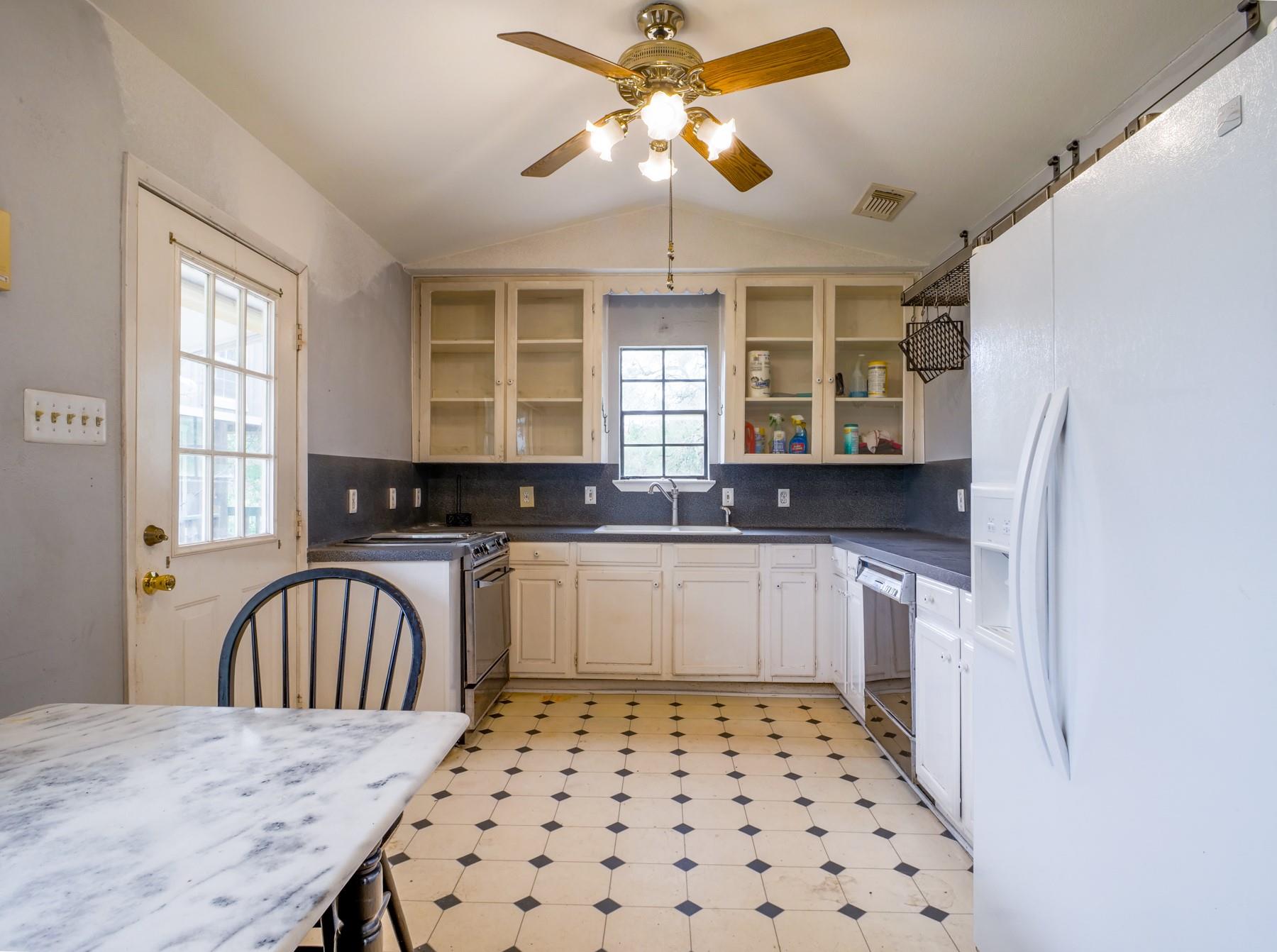 505 Holiday Dr, Burnet, TX 78611