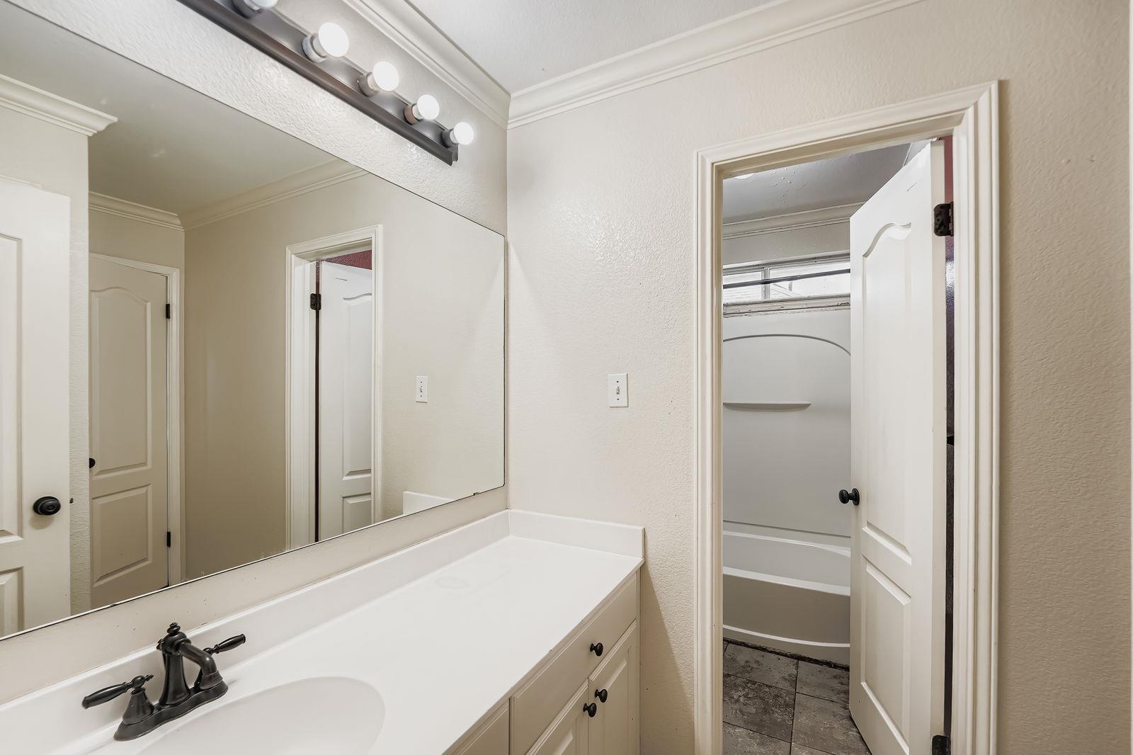 1411 Encino Dr, Leander, TX 78641