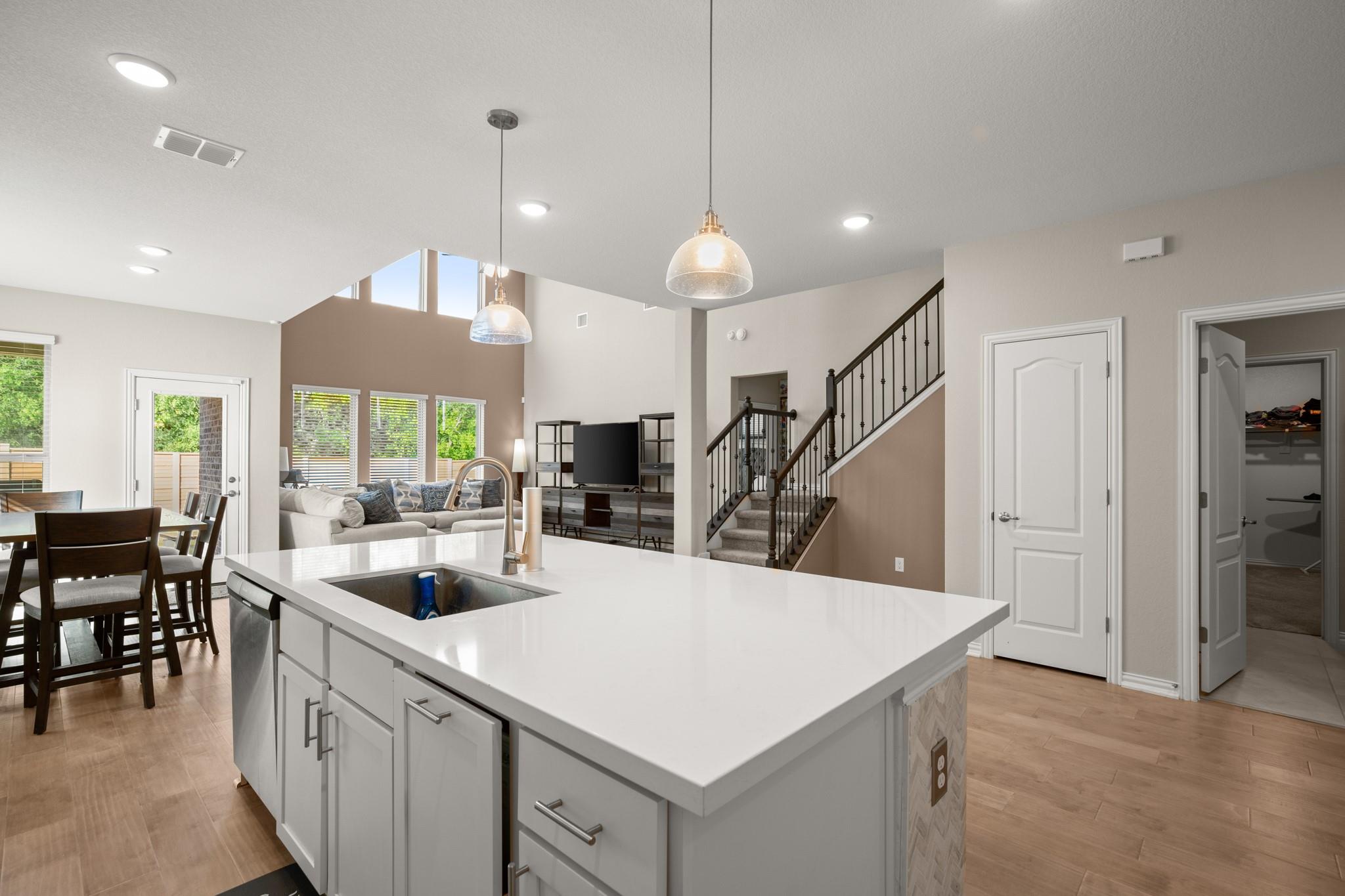 321 Jefferson Dr, Kyle, TX 78640