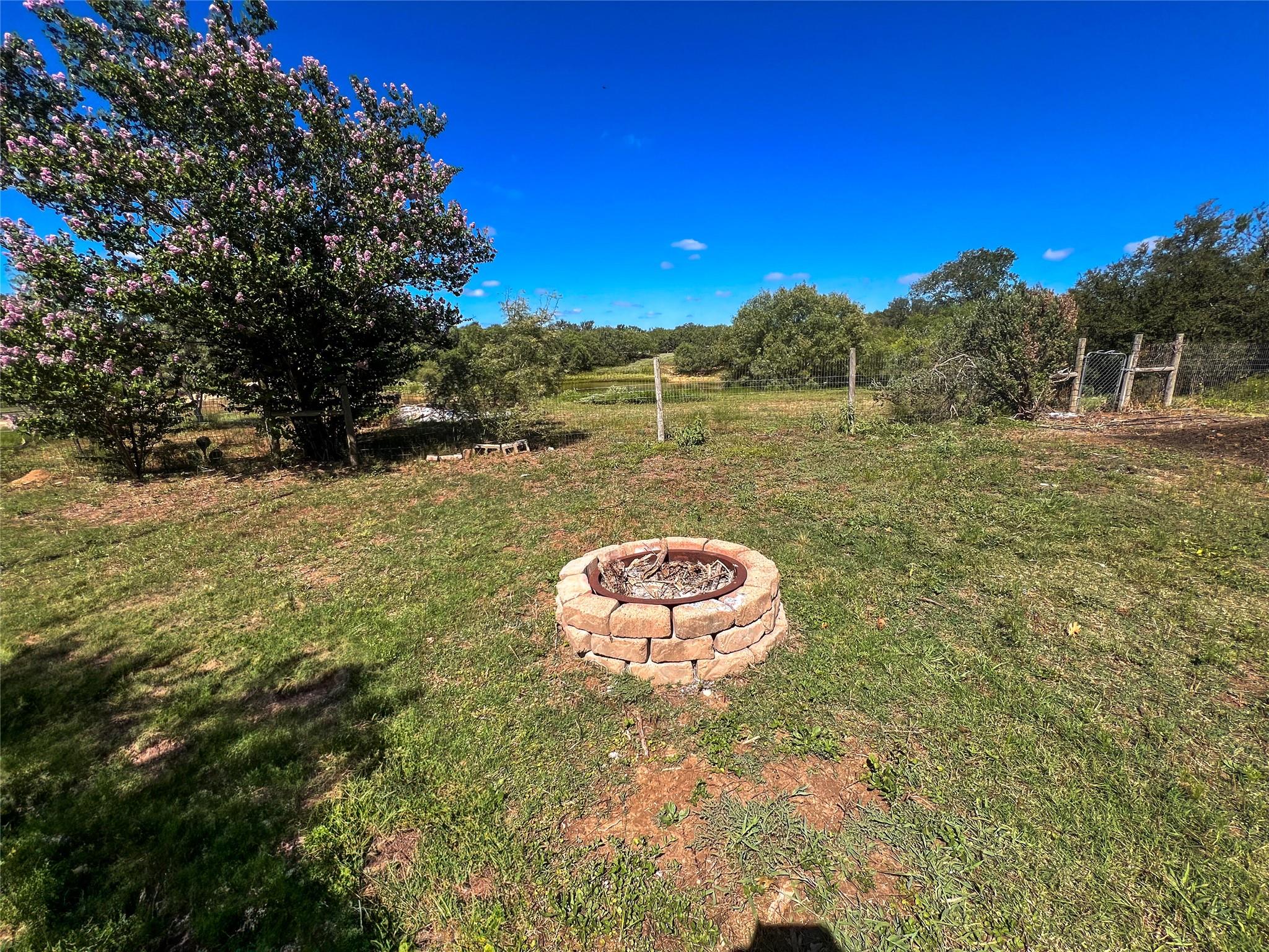 3185 Old Colony Line Rd, Lockhart, TX 78644