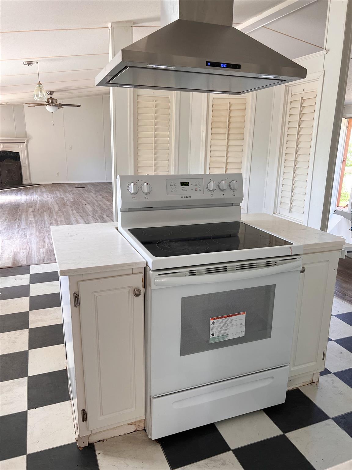 3185 Old Colony Line Rd, Lockhart, TX 78644