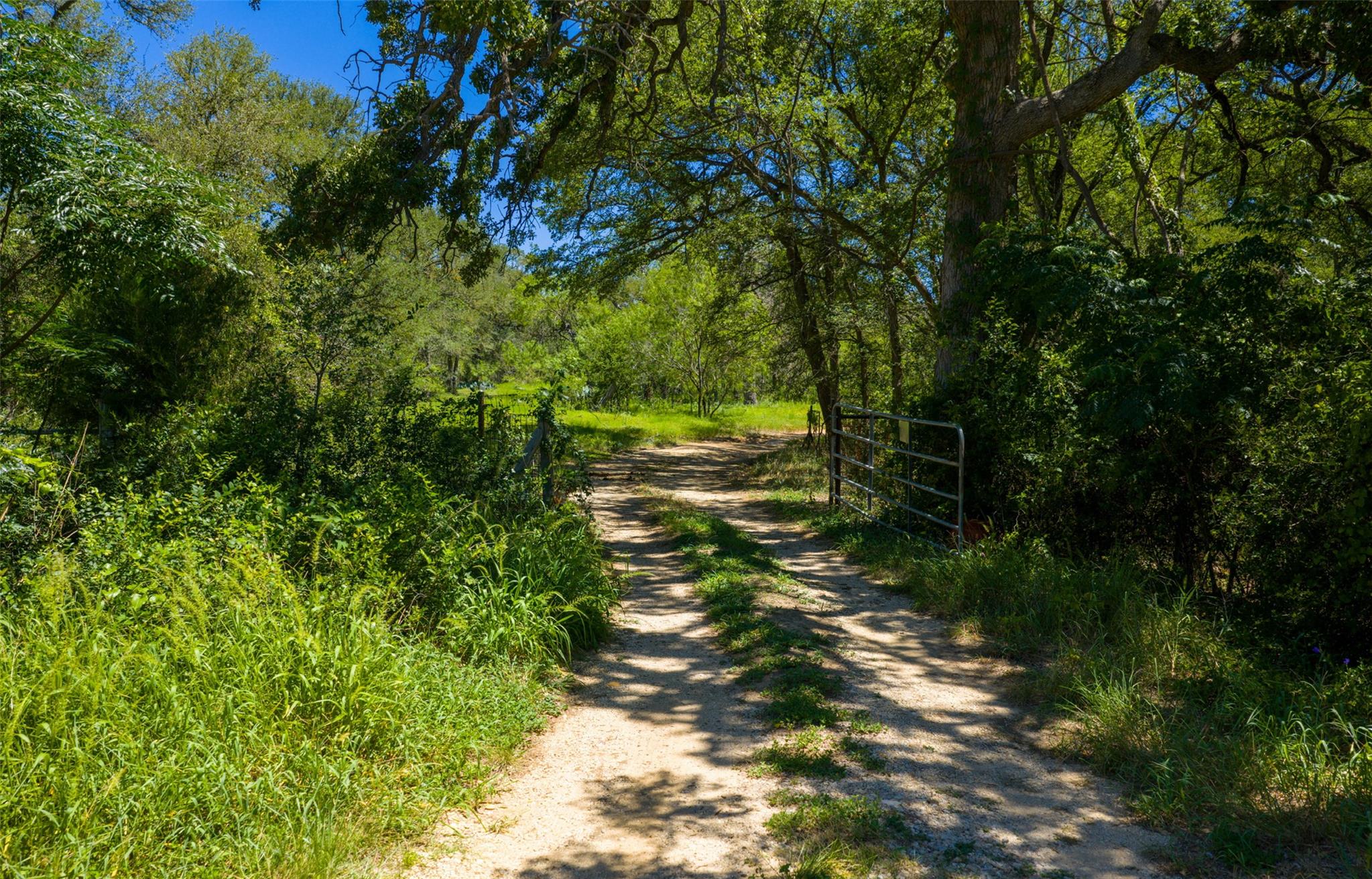 3185 Old Colony Line Rd, Lockhart, TX 78644