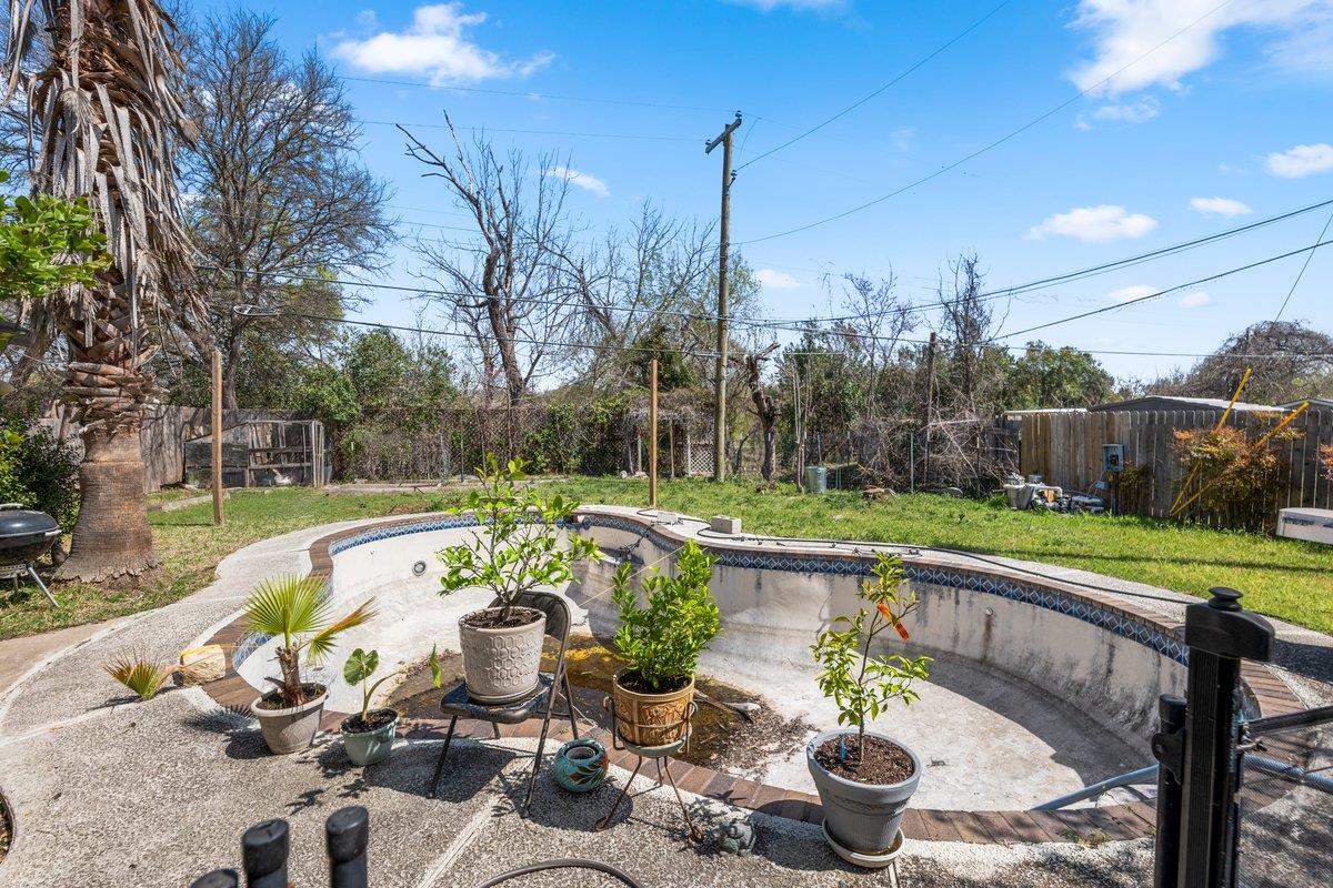 1304 Gatlinburg Dr, Pflugerville, TX 78660