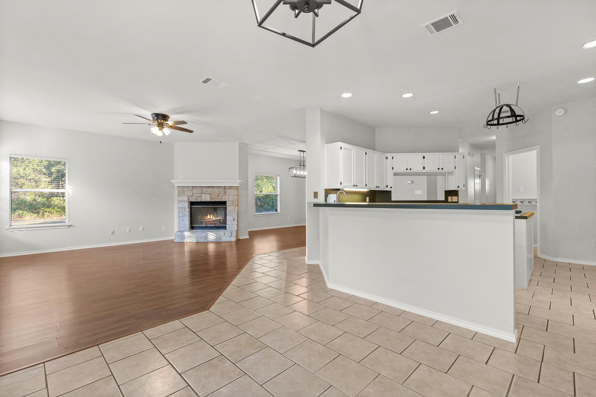 704 Ridgmar Rd, Leander, TX 78641